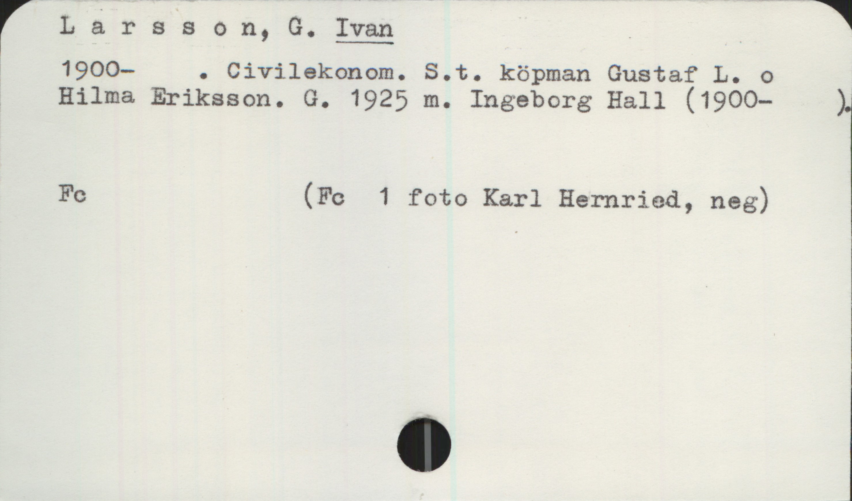 Larsson, G. Ivan (1900-) Larsson, G.  Ivan

1900-      . Civilekonom. S.t. köpman  Gustaf  L. o 
Hilma Eriksson.  G.  1925 m.  Ingeborg Hall  (1900-     ).

Fc                        (Fc  1 foto Karl Hernried, neg)