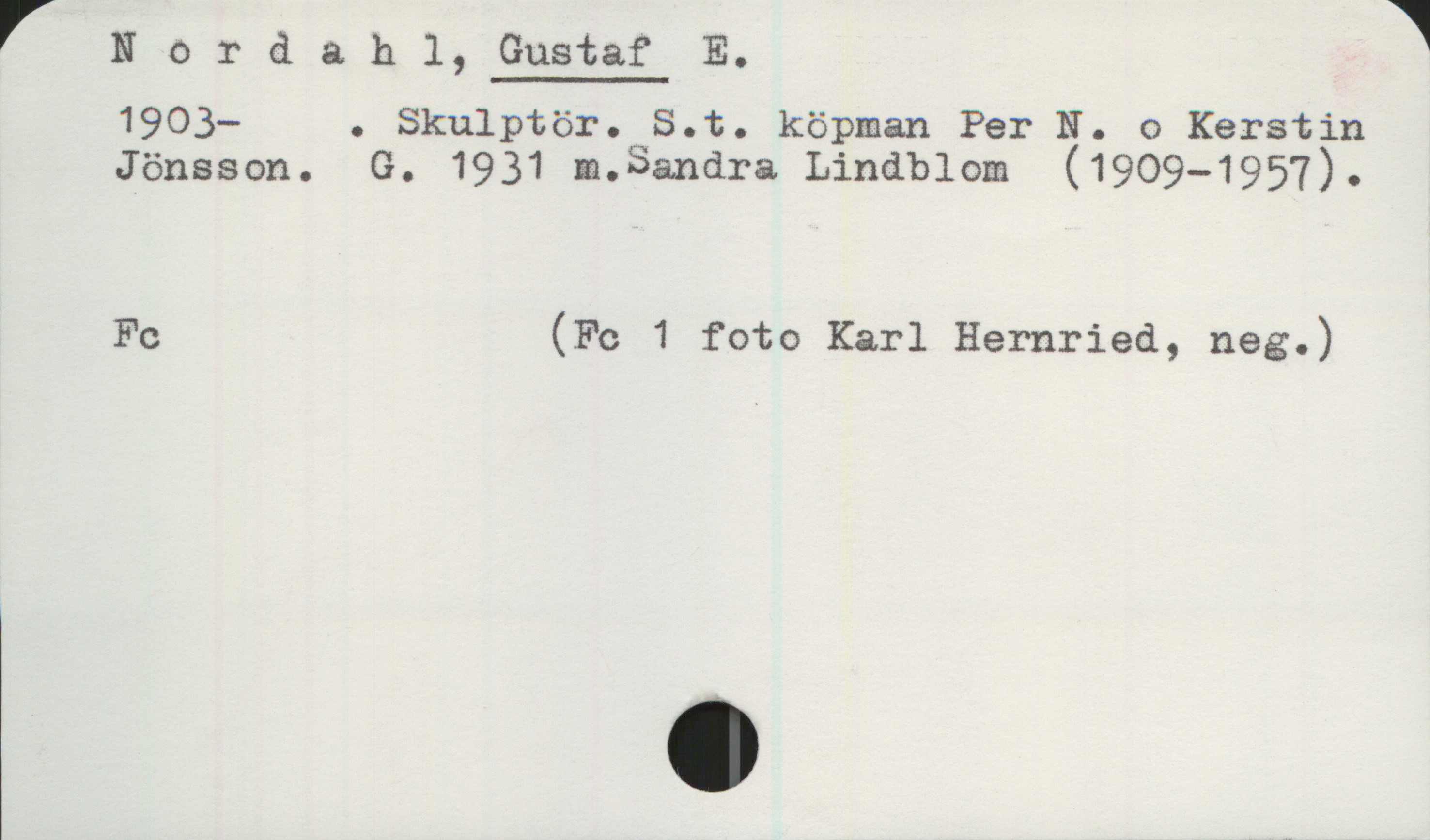 Nordahl, GUSTAF E. (1903-) Nordahl, GUSTAF E.
1903- . Skulptör. S.t. köpman Per N. o Kerstin
Jönsson. G. 1931 m.Sandra Lindblom (1909-1957). 

Fc (Fc 1 foto Karl Hernried, neg.)