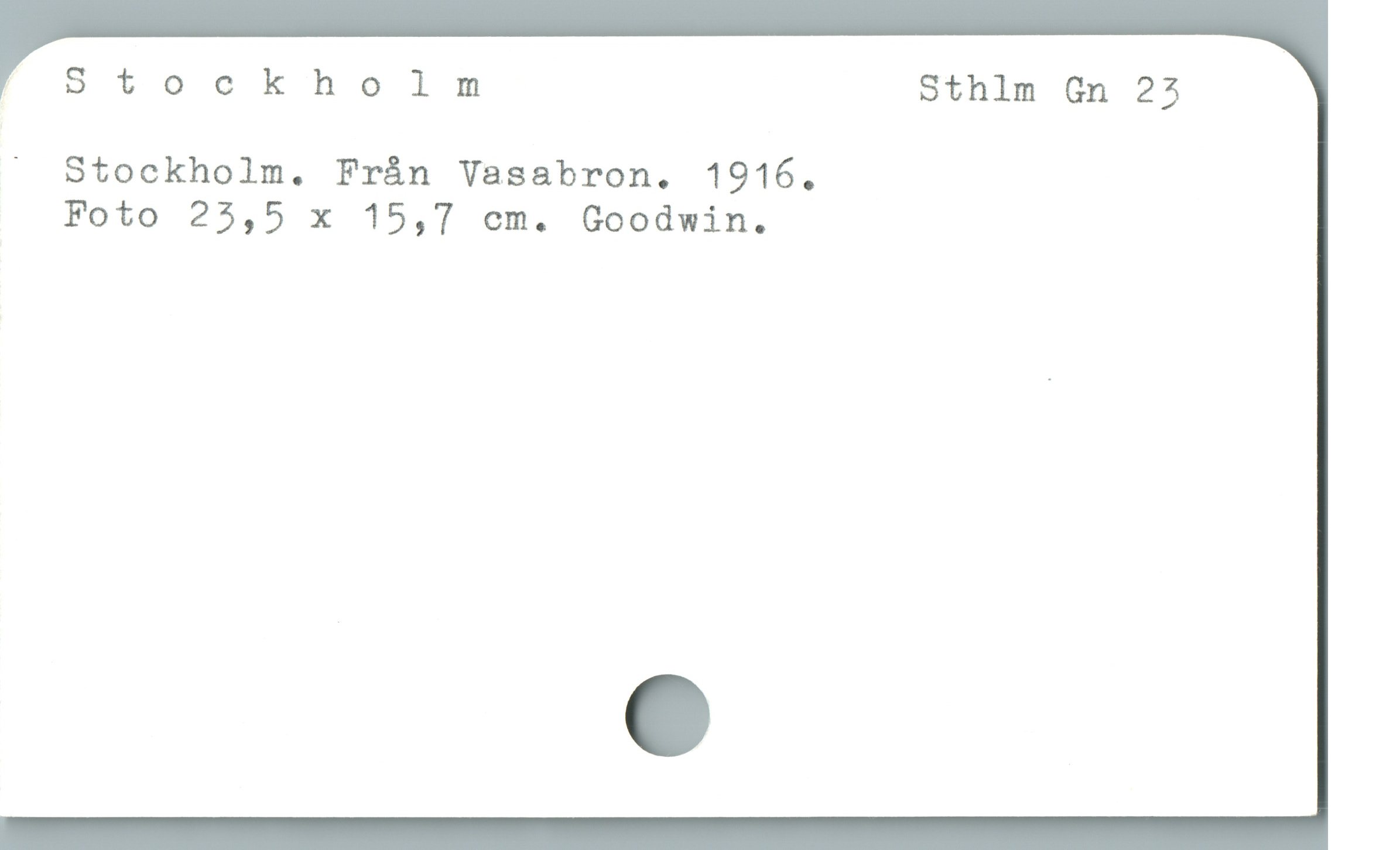 " Stockholm Sthlm Gn 25
. Stockholm. Frán Vasabron. 1916.
Foto 25,5 x 15,7 cm. Goodwin.
