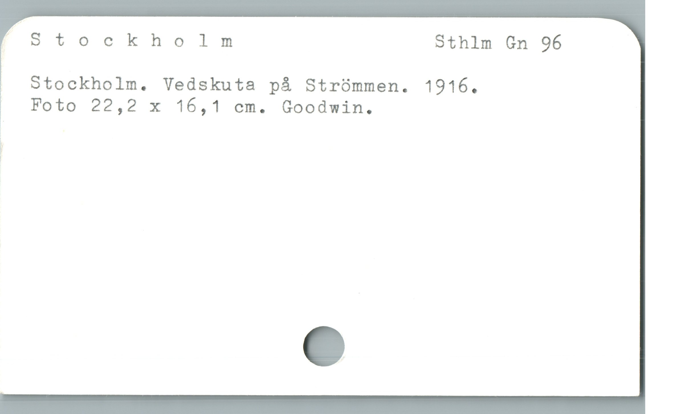 " Stockholm Sthlm Gn 96
Stockholm. Vedskuta på Strömmen. 1916.
' Foto 22,2 x 16,1 cm. Goodwin.
