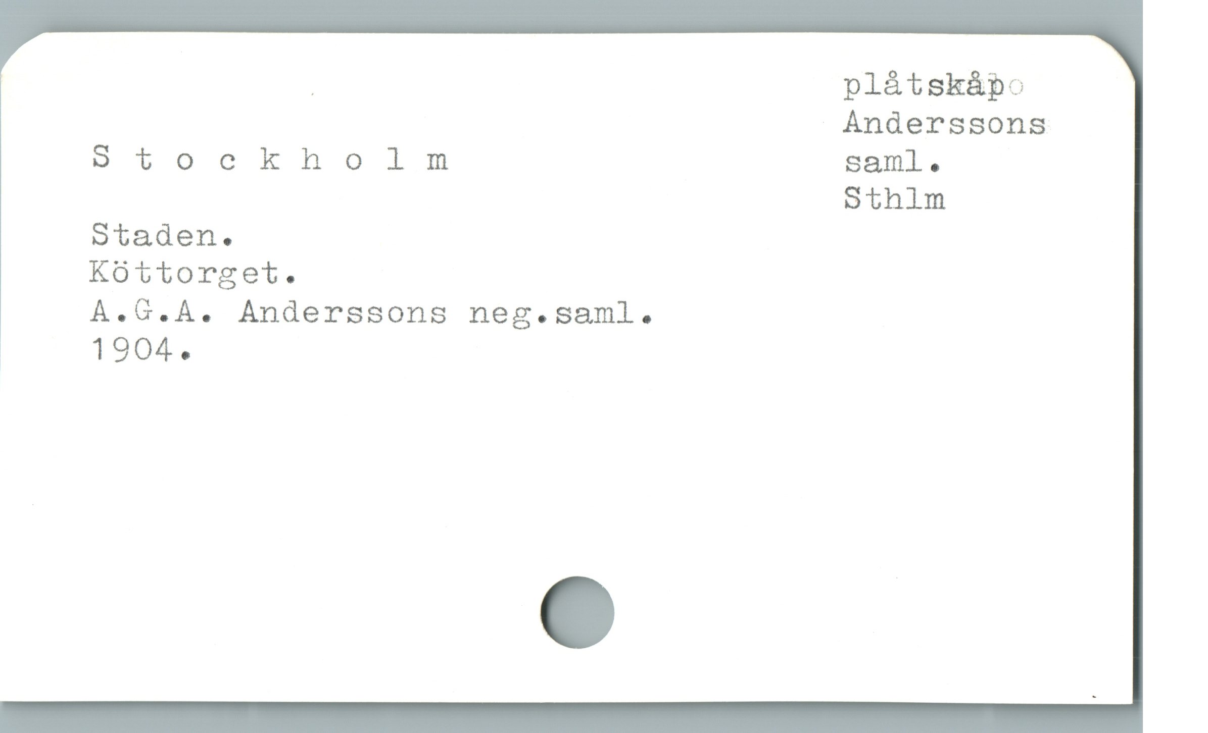  | , plåtskåpo
Anderssons
Stockholm saml .
Sthlm
Staden.
Köttorget.
A.G.A. Anderssons neg.saml.
| 1904.
