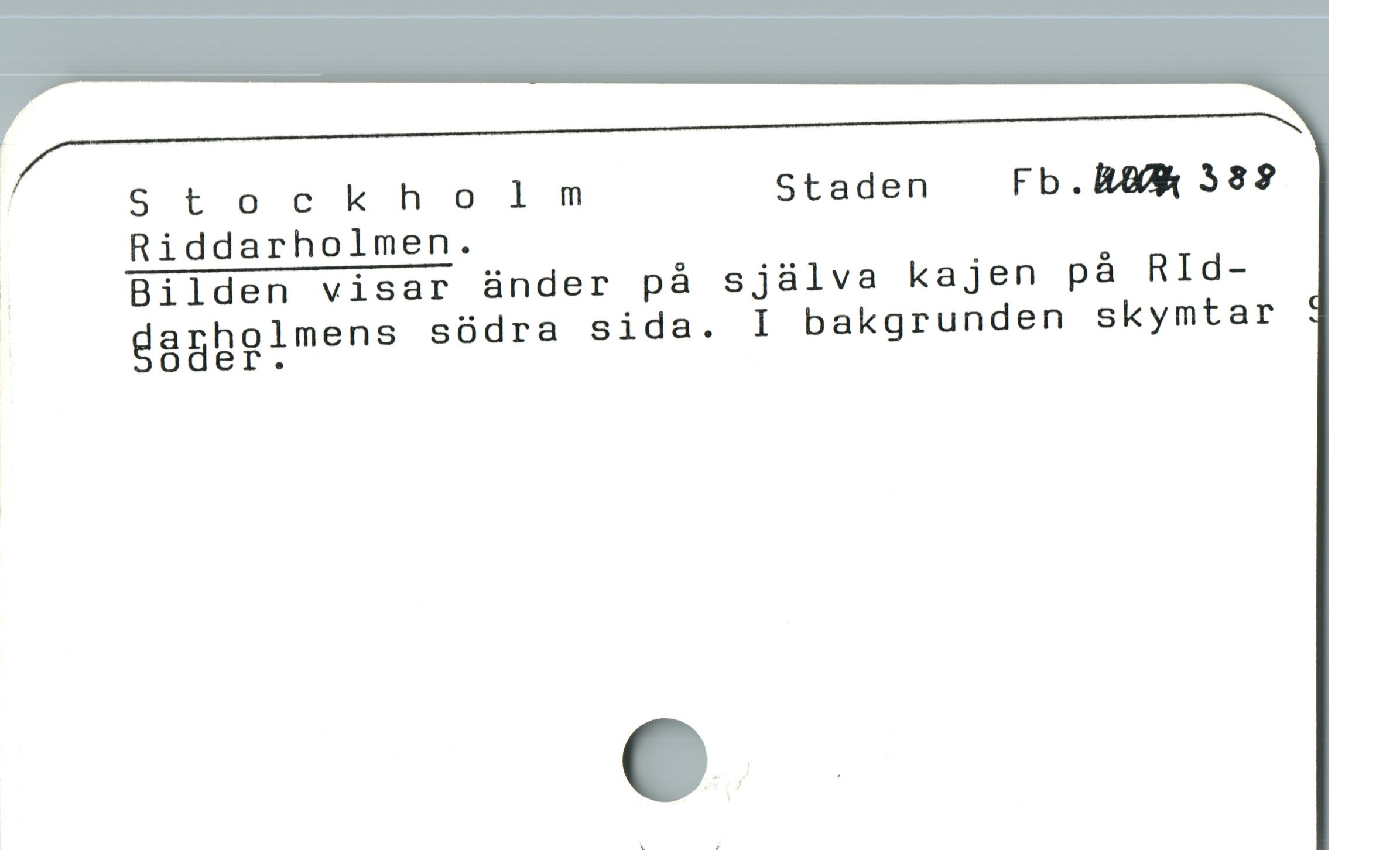  / Stockholm Staden Fb. b0 589
Riddarholmen.

: Bilden visar änder på själva kajen på RId-
ggågg%mens södra sida. I bakgrunden skymtar
