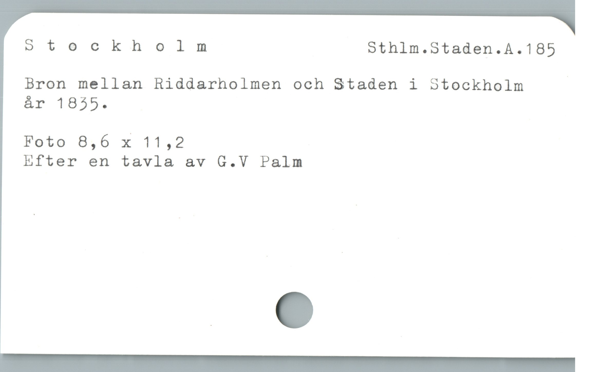  S t ockholm Sthlm.Staden.A.185
Bron mellan Riddarholmen och Staden i Stockholm |
ár 1855.

Foto 8,6 x 11,2

Efter en tavla av G.V Palm
