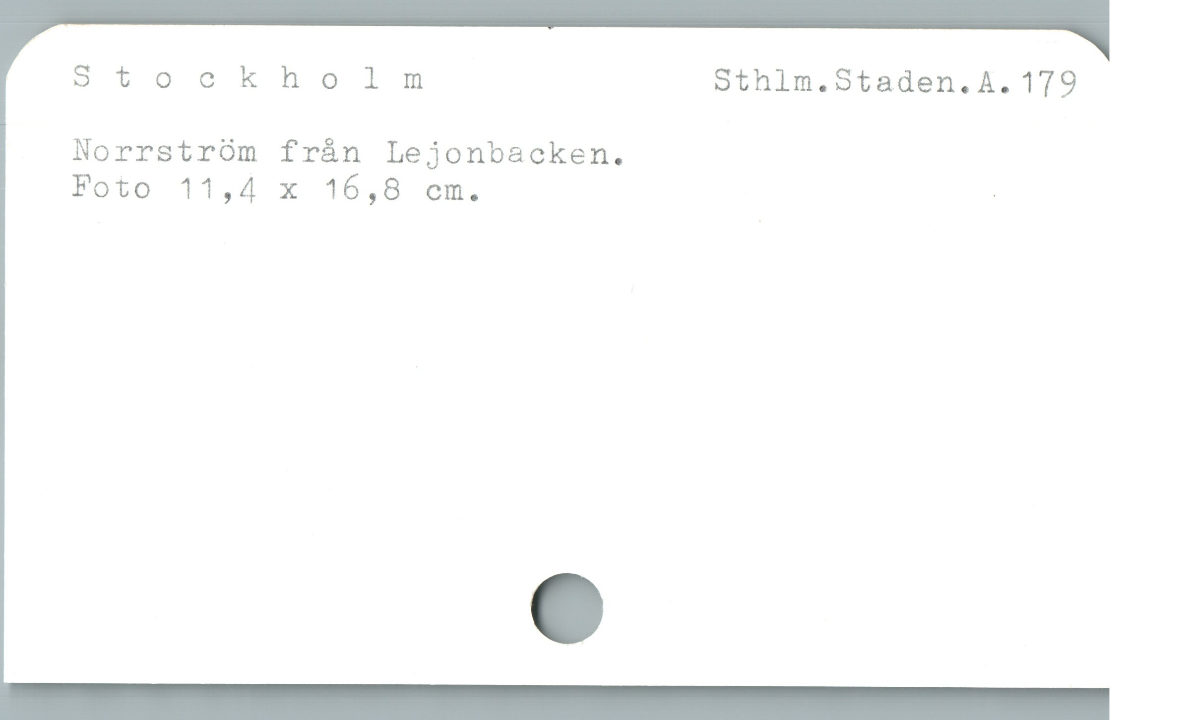  | Stockholm Sthim.Staden.A.179
Norrstróm frán Lejonbacken.
Foto 11,4 x 16,8 cm. |
