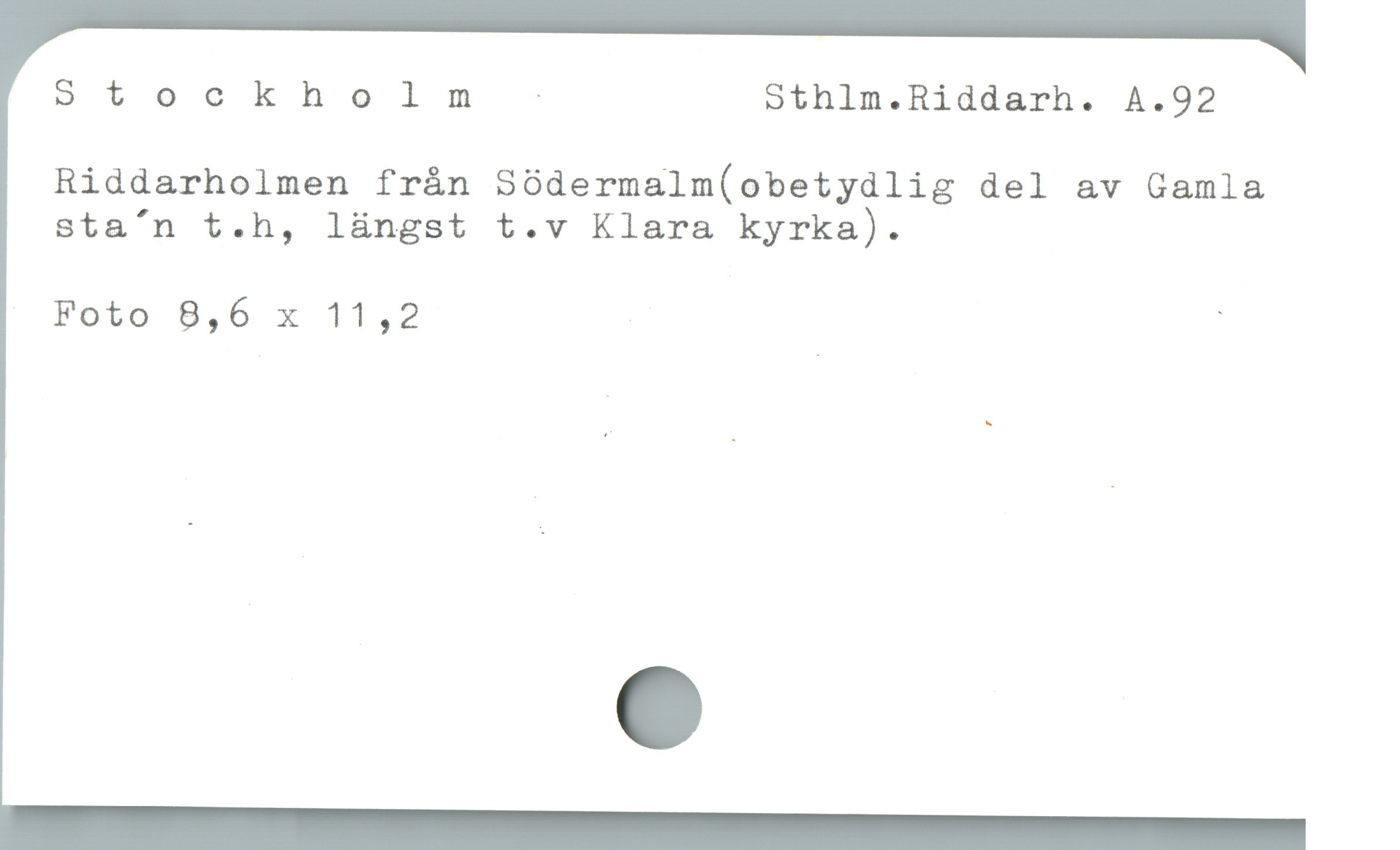  Stockholm - Sthlm.Riddarh. A.92
Riddarholmen från Södermalm(obetydlig del av Gamla
sta'n t.h, lüngst t.v Klara kyrka).

Foto 8,6 x 11,2 : i

