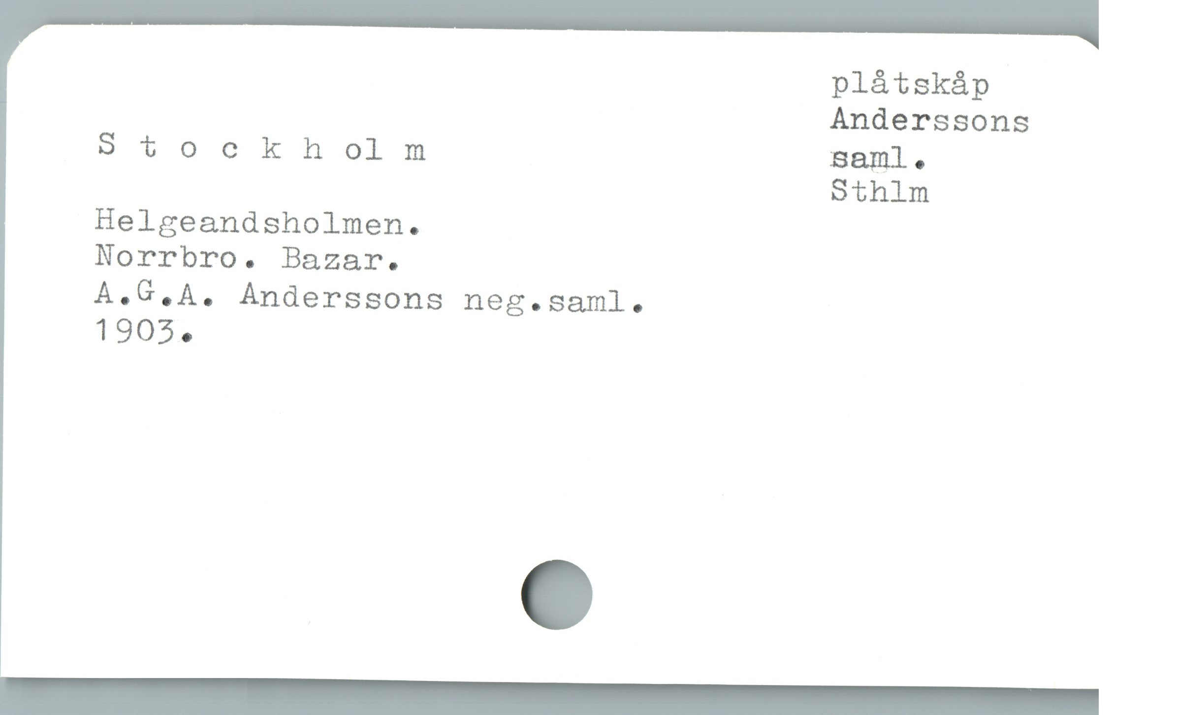  plåtskåp
Anderssons
Stockholm saml,.
Sthlm
Helgeandsholmen.
Norrbro. Bazar.
A.G.A. Anderssons neg.saml.
1905,
A —R
