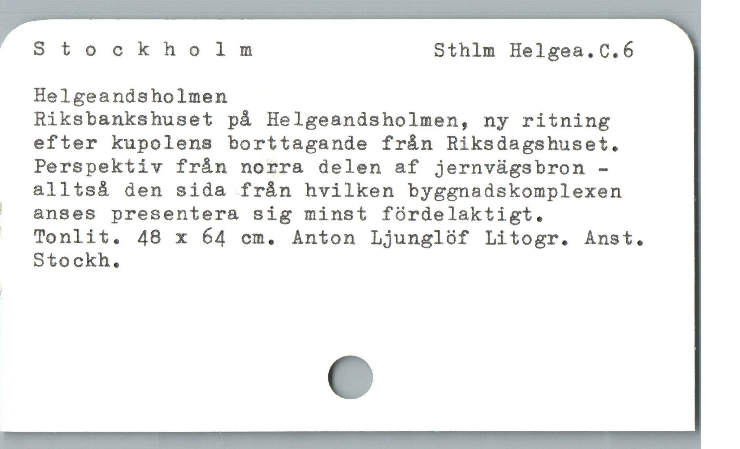  Stockholm Sthlm Helgea.C.6
Helgeandsholmen
Riksbankshuset pá Helgeandsholmen, ny ritning
efter kupolens borttagande frán Riksdagshuset.
Perspektiv frán norra delen af jernváügsbron -
alltsá den sida frán hvilken byggnadskomplexen
anses presentera sig minst fórdelaktigt.
»  Tonlit. 48 x 64 cm. Anton Ljunglóf Litogr. Anst.
Stockh.
