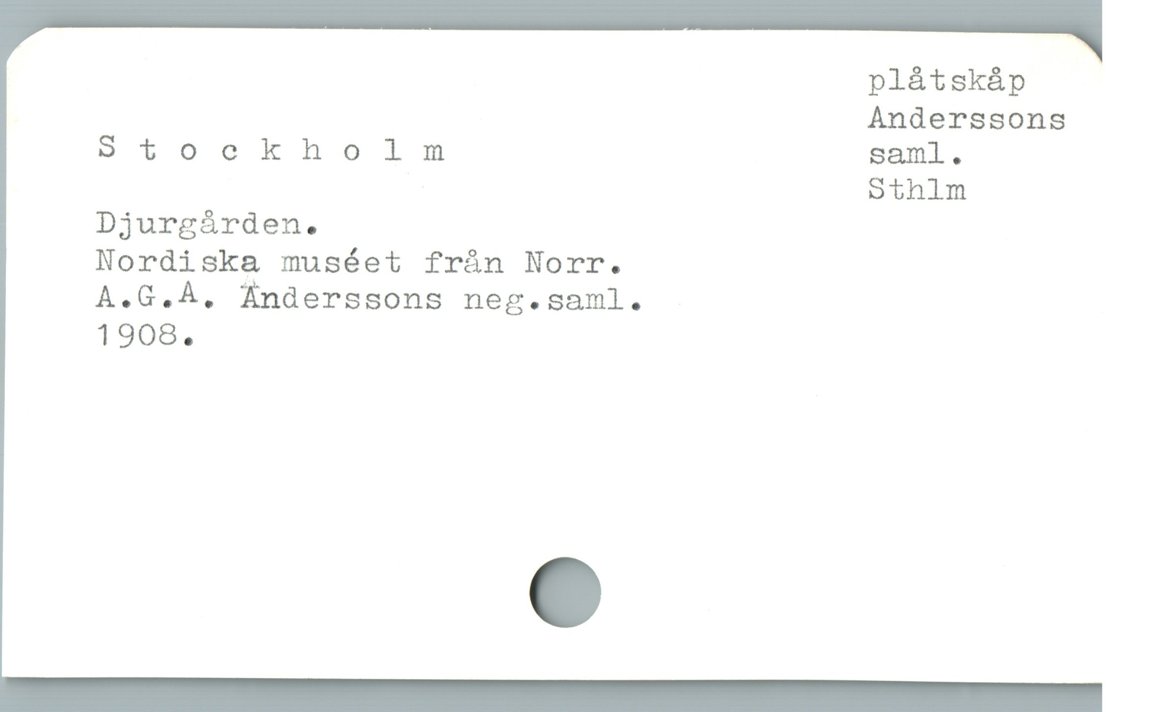  plåtskåp
Anderssons
Stockholm saml.
Sihlm
Djurgárden.
Nordiska muséet från Norr.
A.G.À. Anderssons neg.saml.
1908,
