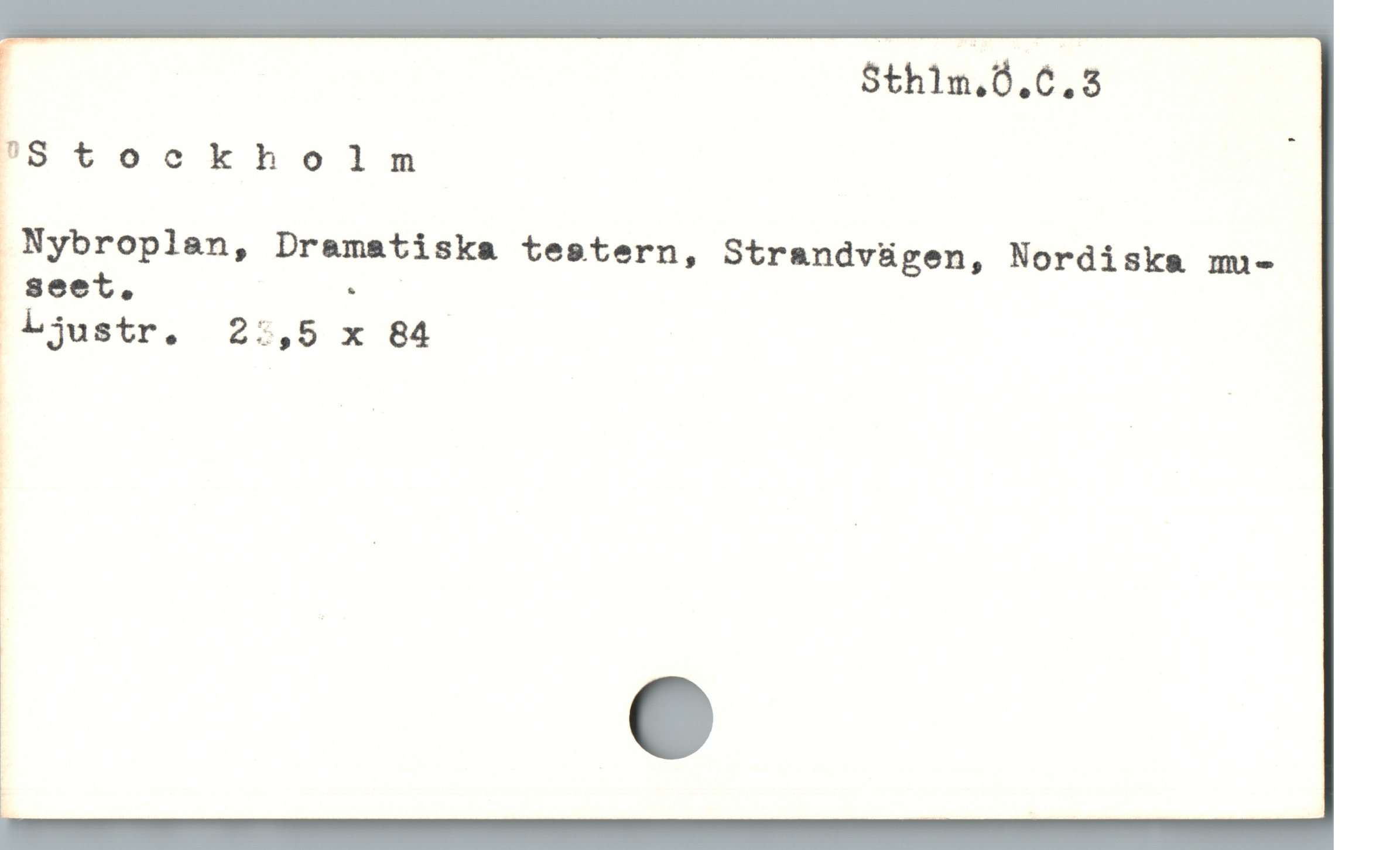  | Sthln.0,C.5
")Stockholnm
|
Nybroplan, Dramatiska testern, Strandvügen, Nordiska mu-
seet, : |
Ljustr. 2:,5 x 84
l' å
