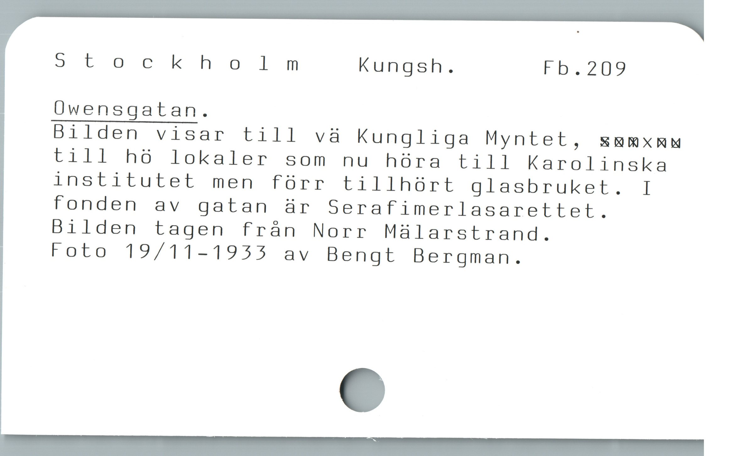  Stockholm Kungsh. . 209
Üwensgatan.

Bilden visar till và Kungliga Myntet, smgmxmW
till h8 lokaler som nu hóra till Karolinska
institutet men fórr tillhürt glasbruket. I
fonden av gatan ür Serafimerlasarettet.
Bilden tagen frán Norr Mülarstrand.

Foto 19/11-1955 av Bengt Bergman.
