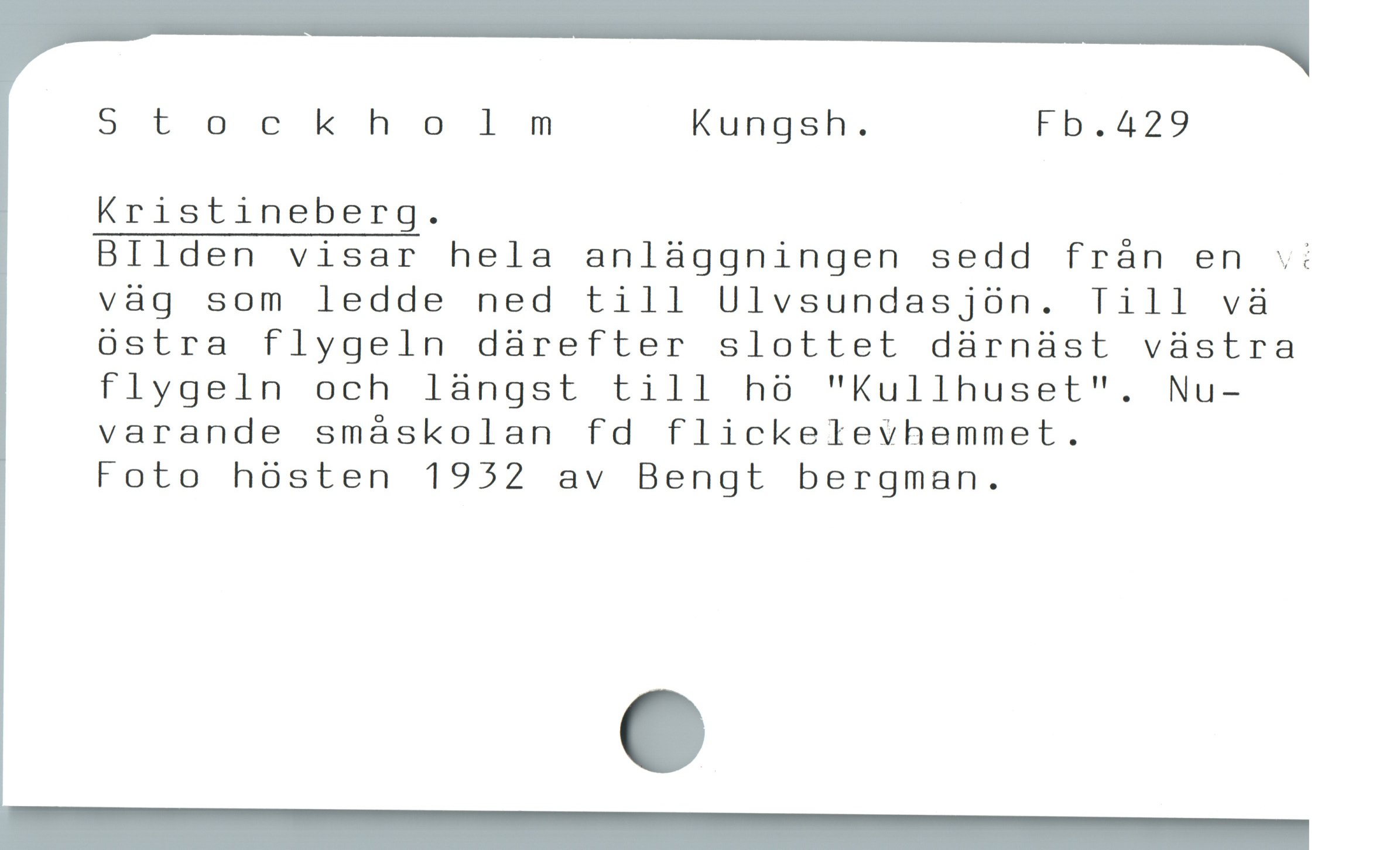  Stockholm Kungsh. Fb.429
Kristineberg.

BIlden visar hela anlàggningen sedd frán en ::
vàg som ledde ned till Ulvsundasjón. Till và
Ostra flygeln dàrefter slottet daàrnaàst vàastra
flygeln och làngst till hà "Kullhuset". Nu-
varande smáskolan fd flickelevhemmet.

Foto hósten 1952 av Bengt bergman.
