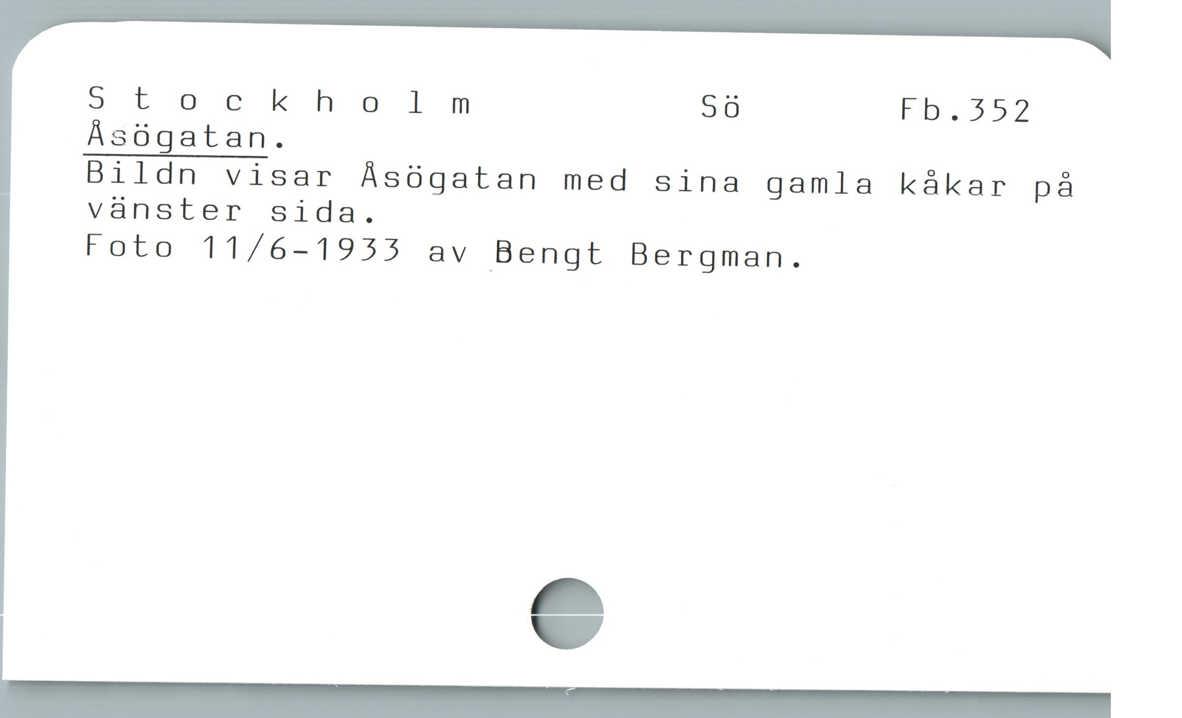 5Stockholmnm Sö Fb.552
Åsögatan.
Bildn visar Åsögatan med sina gamla kåkar på
vänster sida.
Foto 11/6-1955 av Bengt Bergman.
P
l w