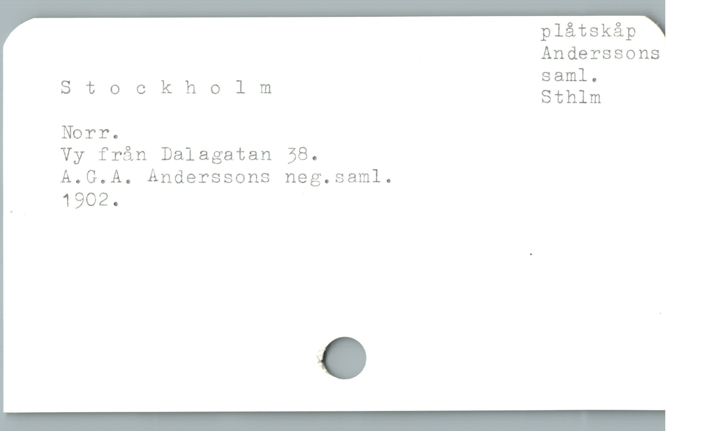 plåtskåp
Anderssons
saml.
Stockholm Sthlm
Norr.
Vy frán Dalagatan 38.
A.G.À. Ànderssons neg.saml.
| 1902.