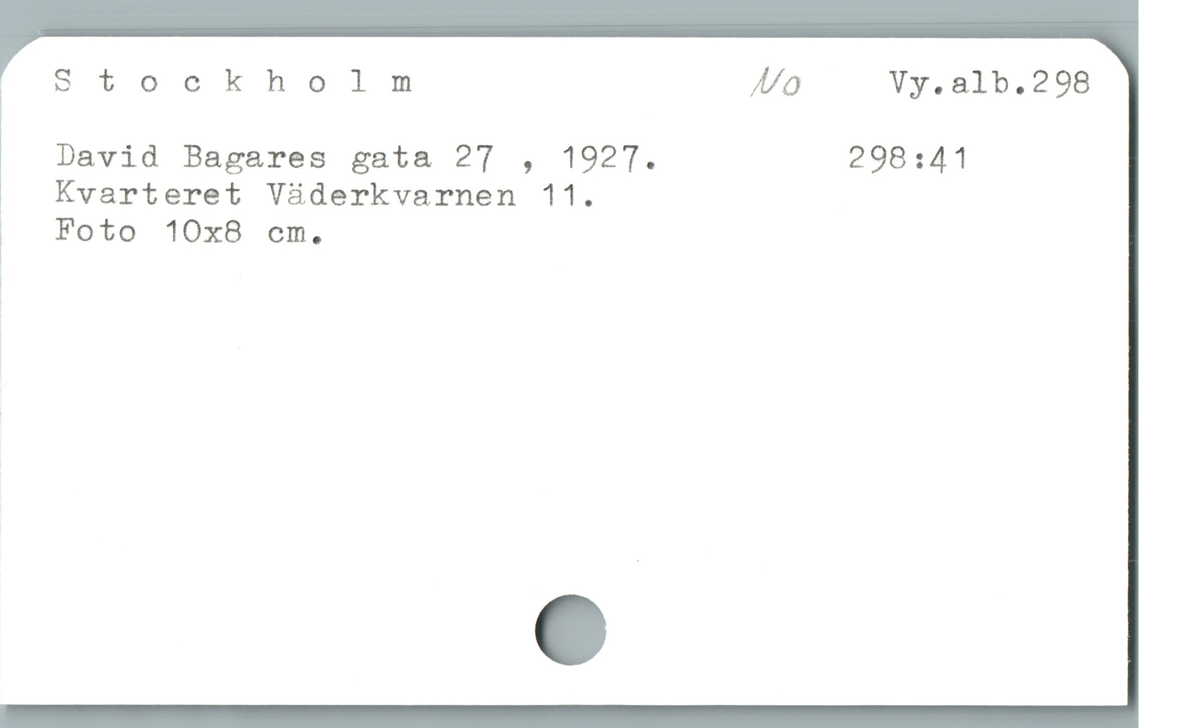 Stockholm ÅO Vy.alb.298
|
David Bagares gata 27 , 1927. 298:41
Kvarteret Vàderkvarnen 11.
Foto 10x8 cm.
1