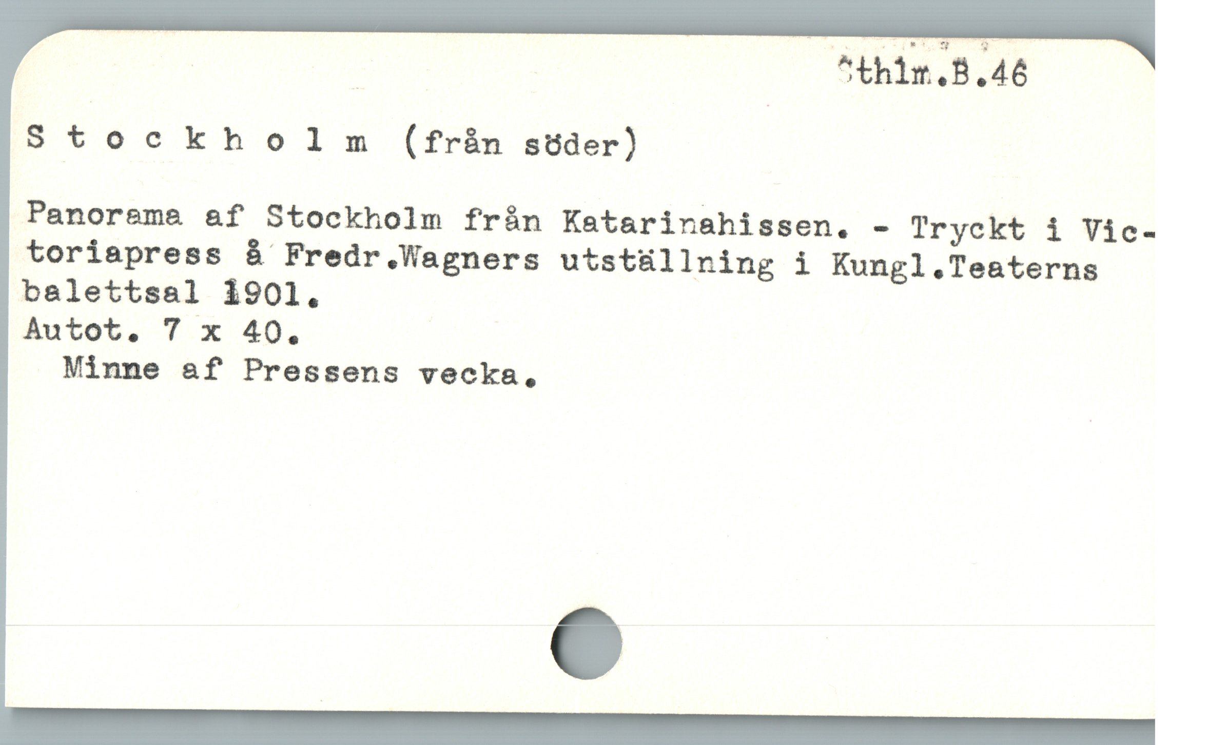  : ^thir.B.46
Stockholsm (fràn söder)
Panorama &f Stockholm frán Katarinahissen. - Tryckt i Vic-
toriapress & Fredr.Wagners utstüllning i Kungl.Teaterns
balettsal 1901.
Autot. 7 x 40.
Minne &f Pressens vecka,
