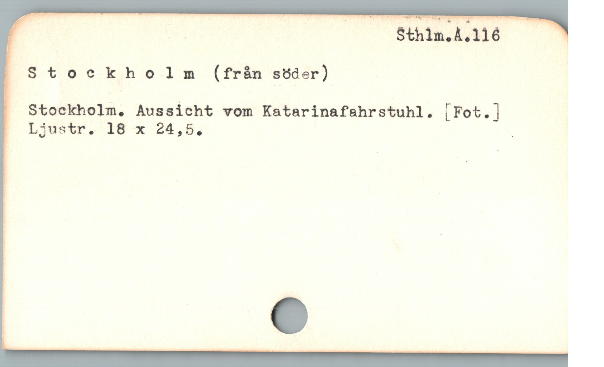  .» LUE —— Sthin.k.116
. Stockhodlm (fràn stder)
Stockholm, Aussicht vom Katarinafahrstuhl. [Fot.]
Ljustr. 18 x 24,5. ;
