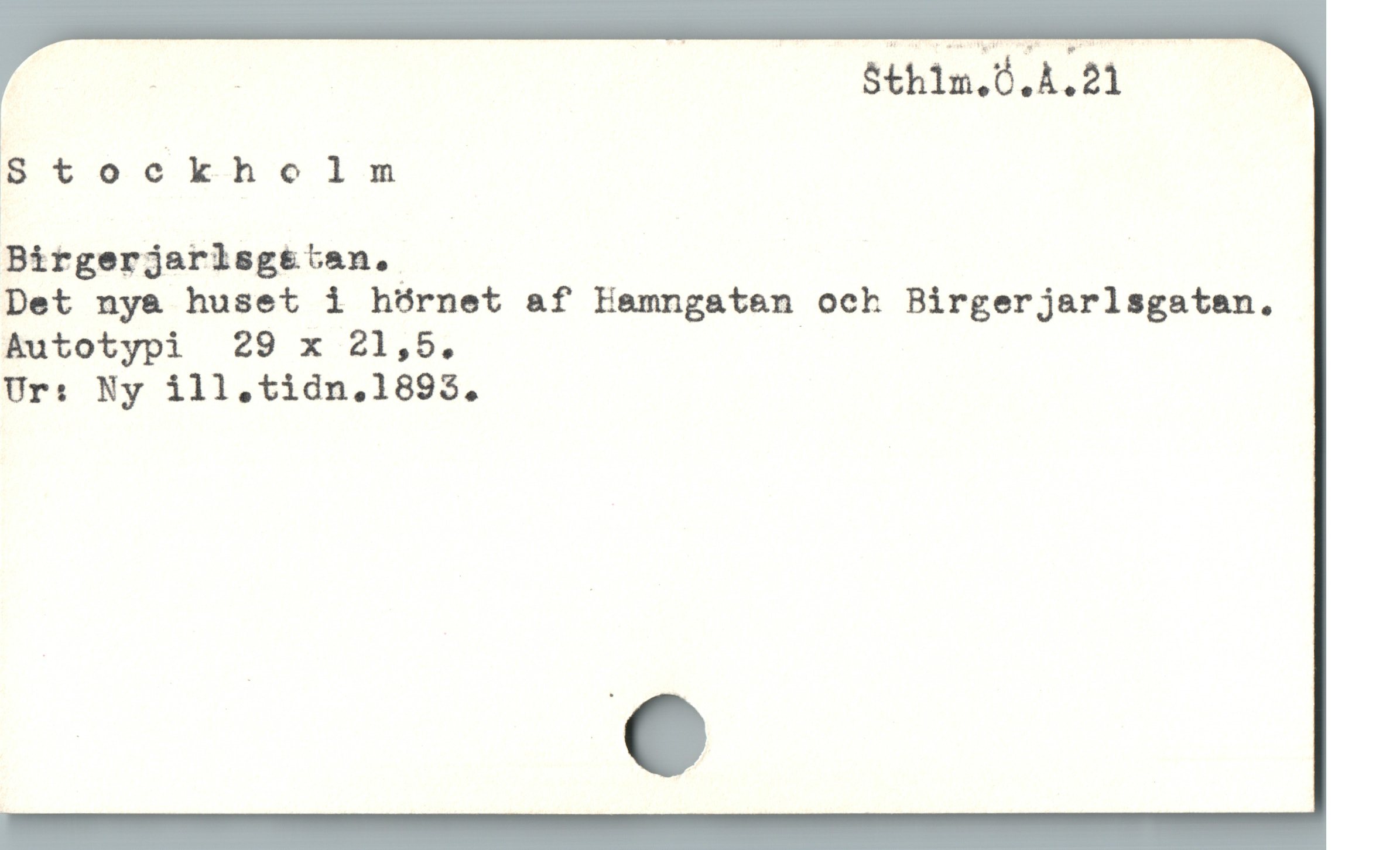  p 5th1n,0,A.21
Stockholm
Birgerjerlsg&tan.
Det ny& huset i hórnet af Hamngaten och Birgerjarlsgatan.
Autotypi 29 x 21,5.
Ur: Ny ill.tidn.1895.
