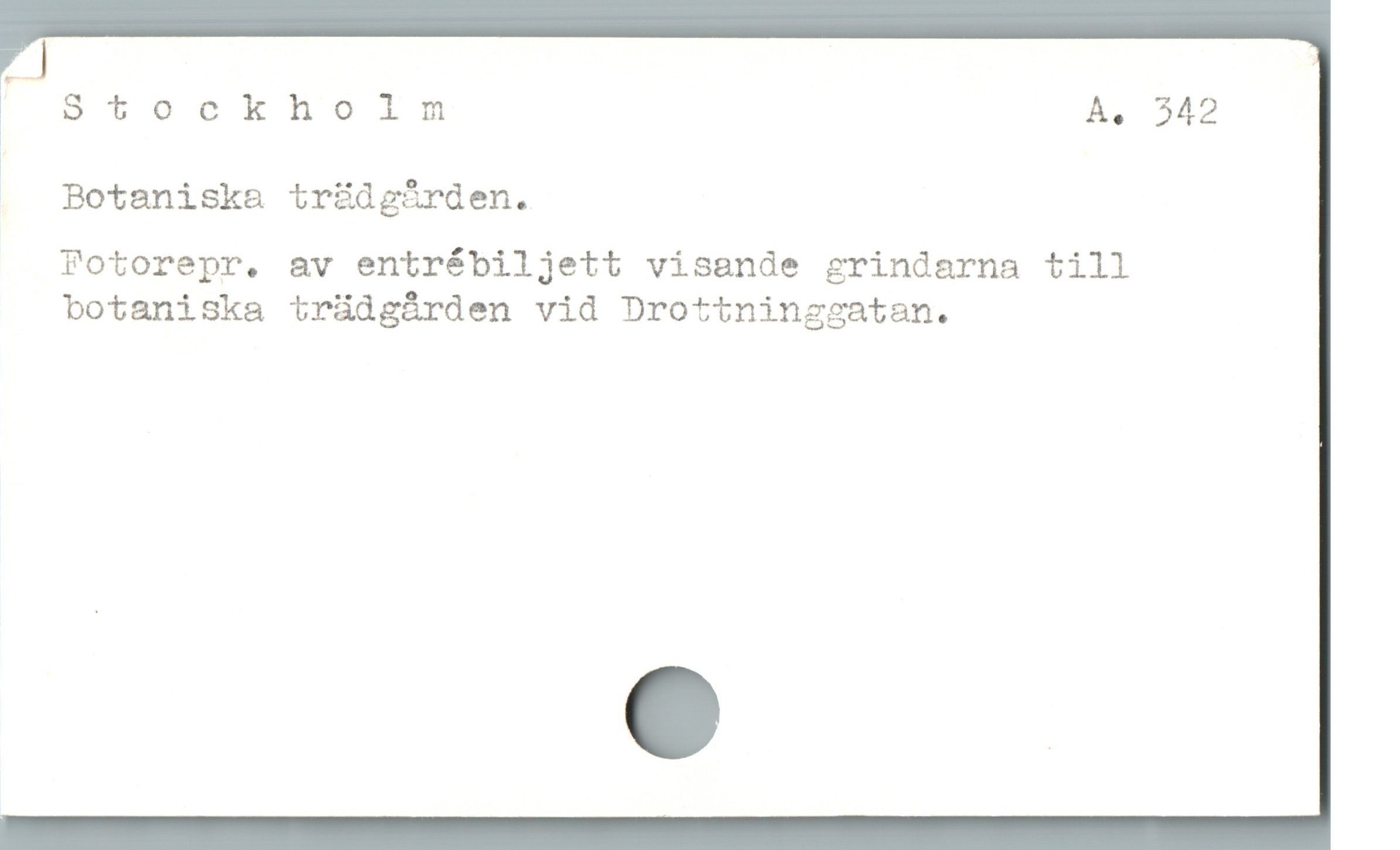  oStockholn A. 342
å
Botaniska trädgården.
Fotorepr. av entrébiljett visande grindarna till
botaniska trüdgárden vid Drottninggatan.
