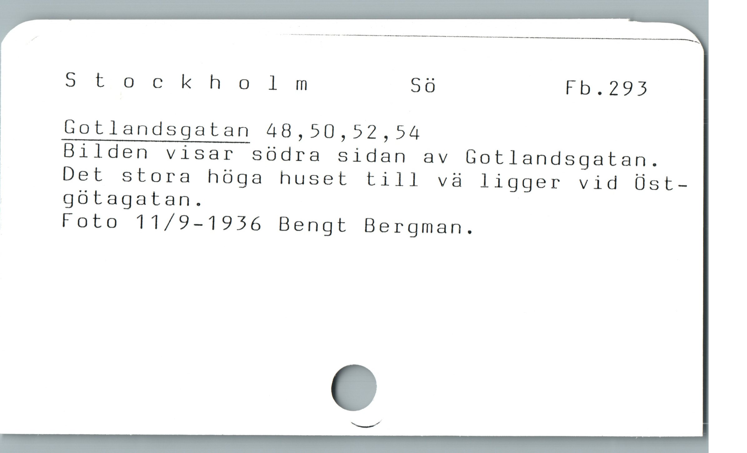  Stockholm Sö Fb.295
Gotlandsgatan 4B8,230,527,54
' Bilden visar södra sidan av Cotlandsgatan.
ï Det stora hóga huset till và ligger vid Üst-
Å götagatan.
Foto 11/9-1936 Bengt Bergman.
