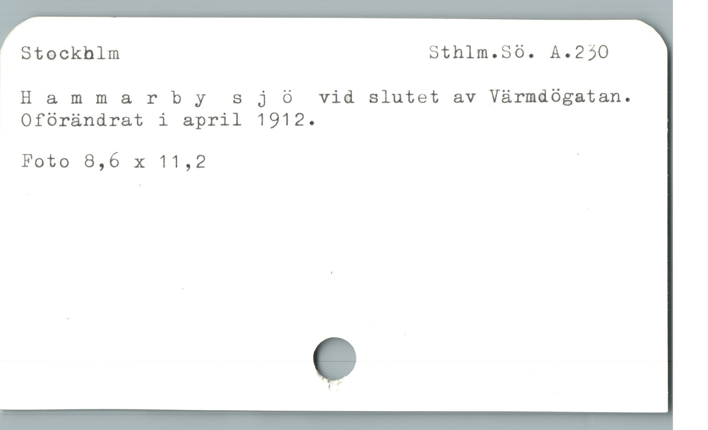  » Stockblm Sthlm.50. A.250
A"Hammarby s jö vid slutet av Vàrndügatan.
Ofóründrat i april 1912.
Foto 8,6 x 11,2 /
