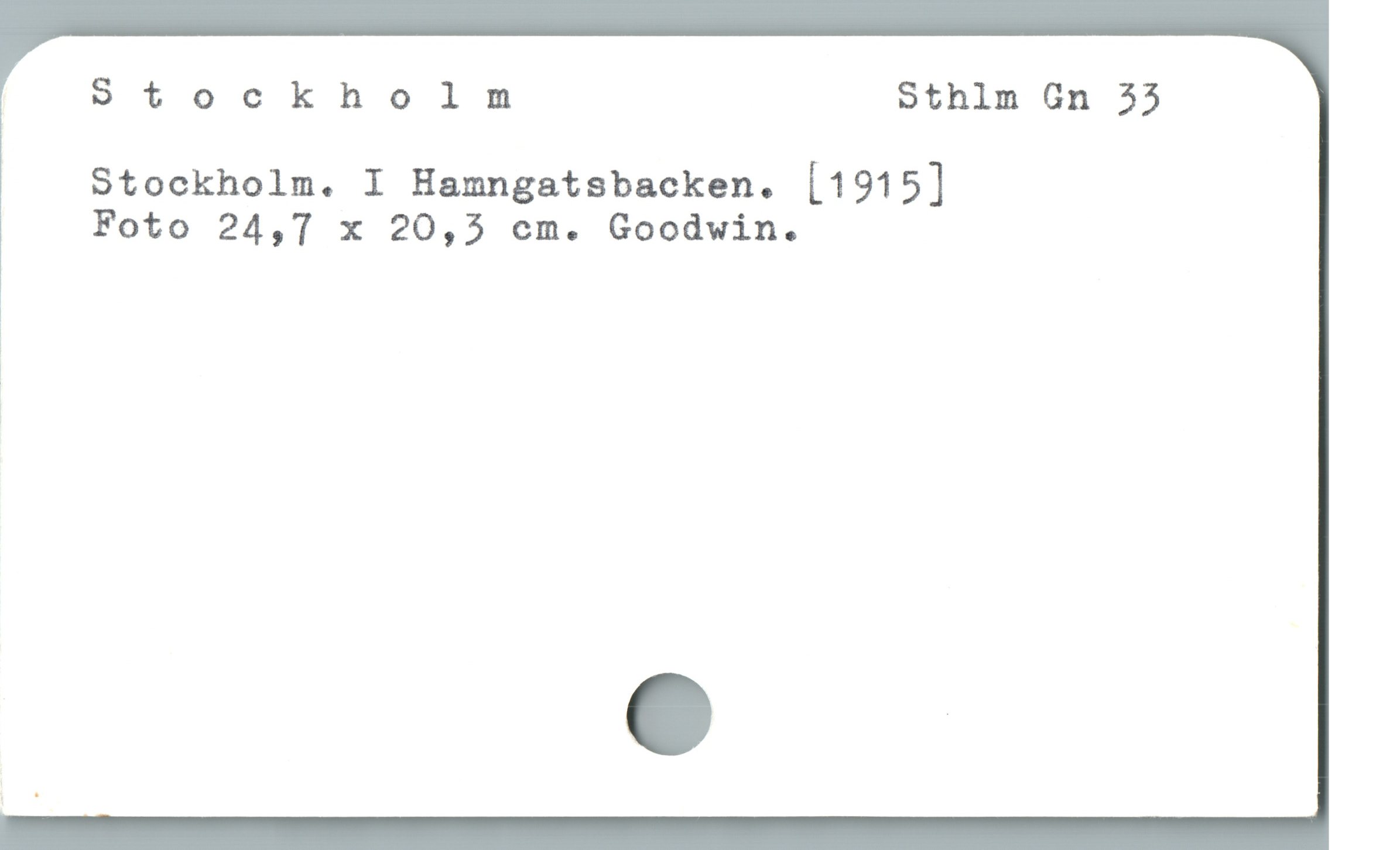  Stockholm Sthlm Gn 33
Stockholm. I Hamngatsbacken. [1915]
Foto 24,7 x 20,5 cm. Goodwin.

|

|
