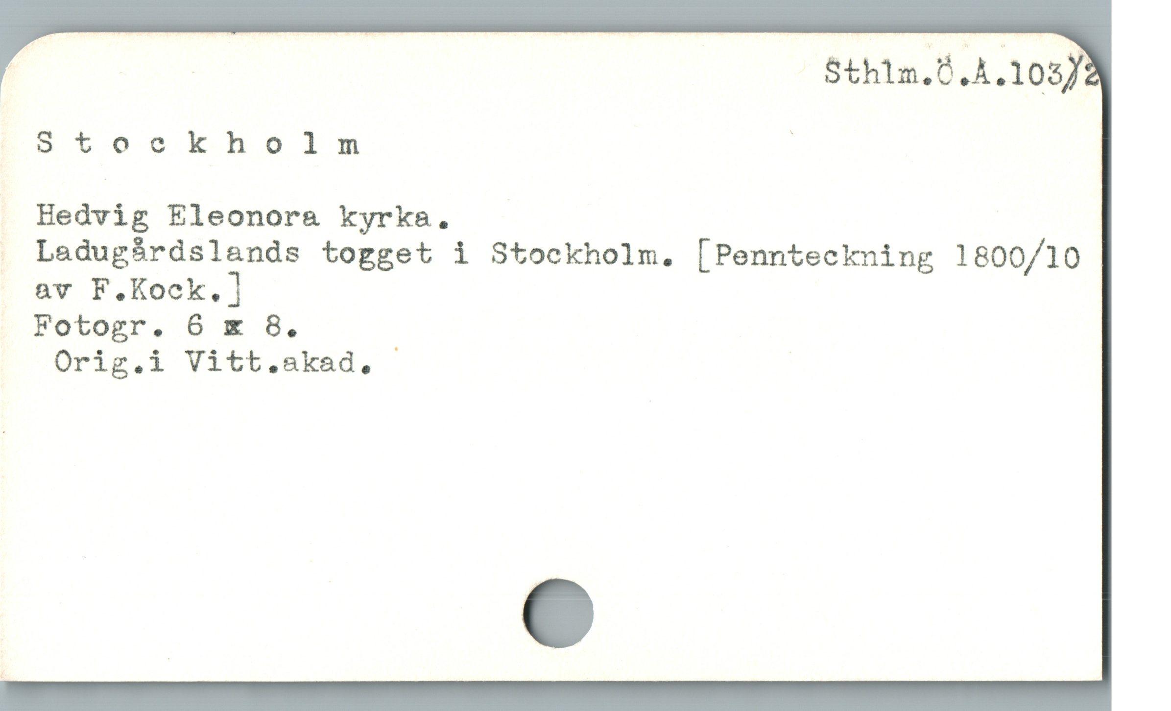  4 | Sthlm;Ö;Å;losv
Stoecekholm |
Hedvig Eleonora kyrka.
. Ladugårdslands togget i Stockholm. [Pennteckning 1800/10
av F.Kock.]
Fotogr. 6 x 8.
Orig.i Vitt.skad,.
