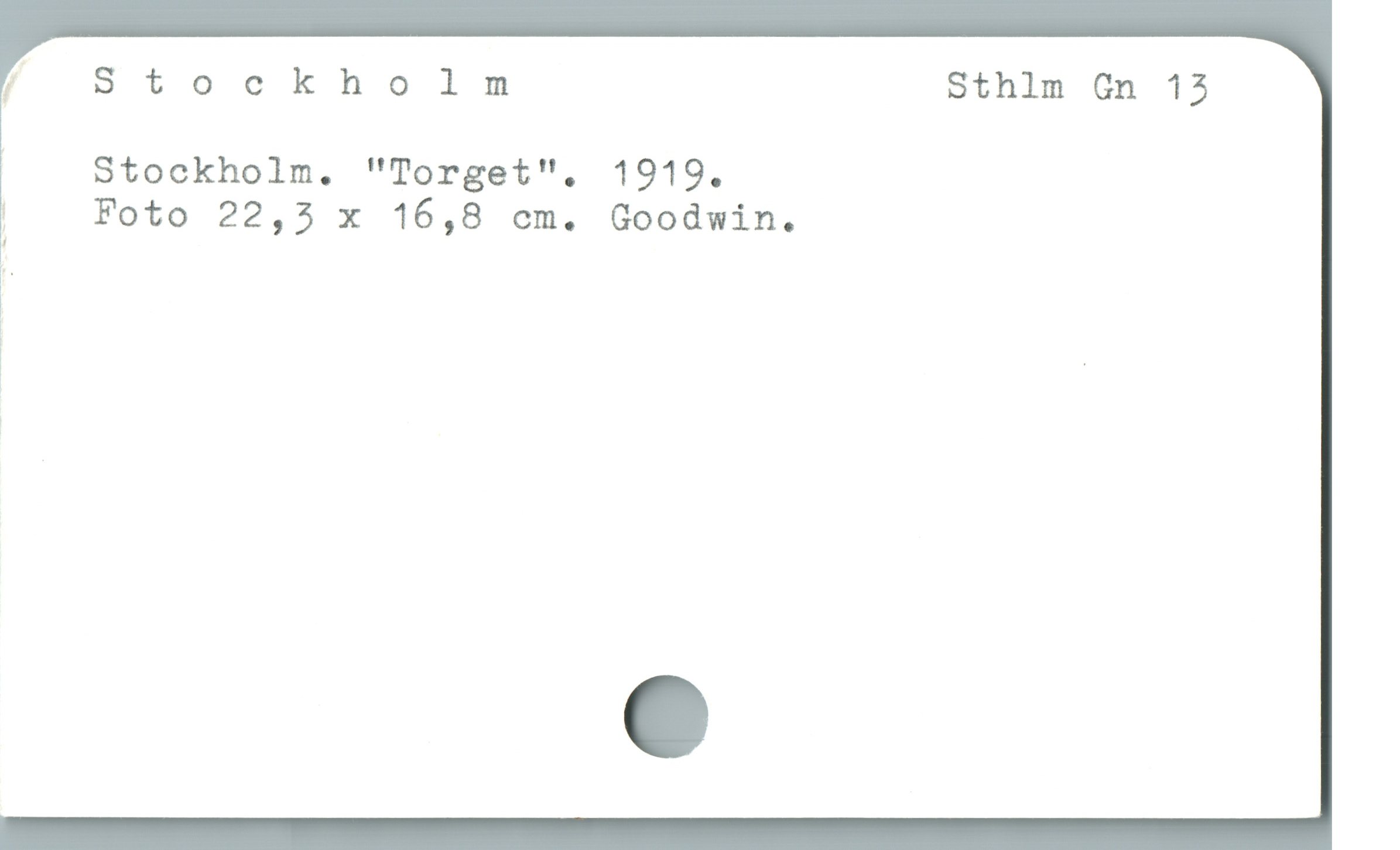  / Stockholnm Sthlm Gn 13
Stockholm. "Torget". 1919.

| Foto 22,3 x 16,8 cm. Goodwin.

|

j

i

|

i .
