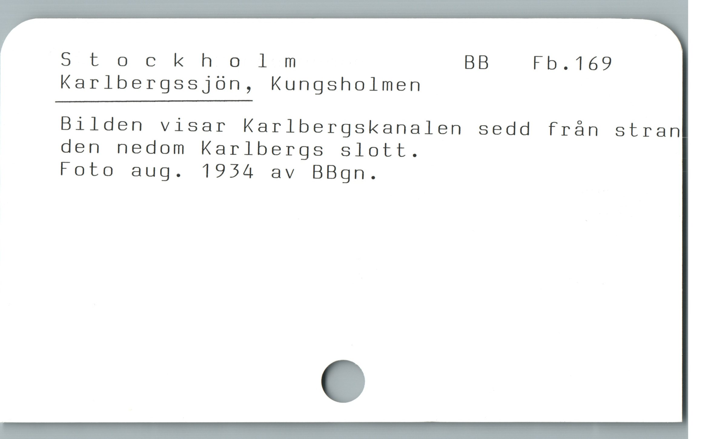  > t n & k h: o lm BB Fb5. 169
W Karlbergssjön, Kungsholmen
Bilden visar Karlbergskanalen sedd från stran
den nedom Karlbergs slott.
Foto aug. 1954 av BBgn.
