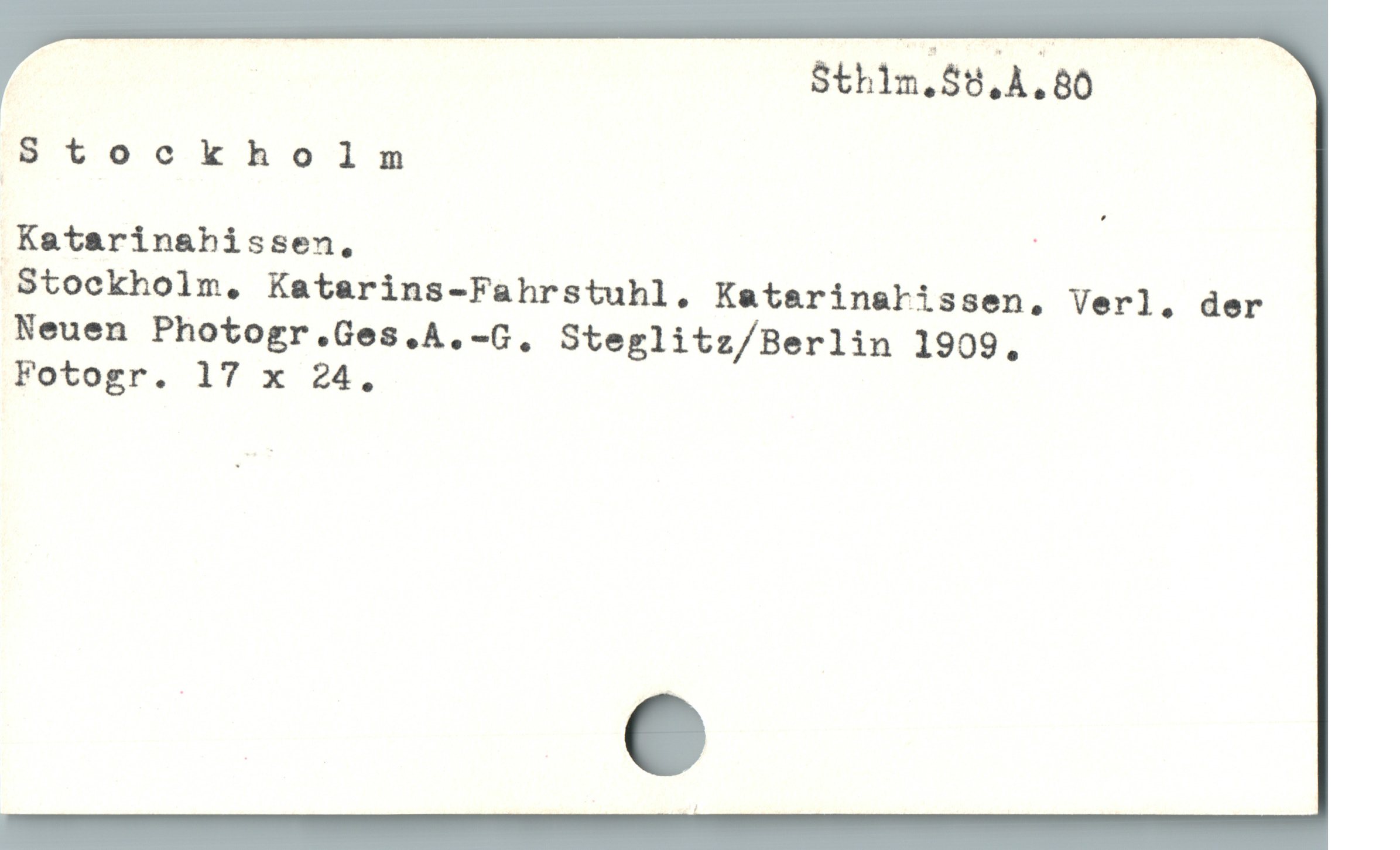  | S$th12,58,4.80
Stockholm
Katarinahissen, |
Stockholm,. Katarins-Fahrstuhl. Ketarinstrissen, Verl, der
Neuen Photogr.Ges.A.-G. Steglitz/Berlin 1909.
Fotogr. 17 x 24.
