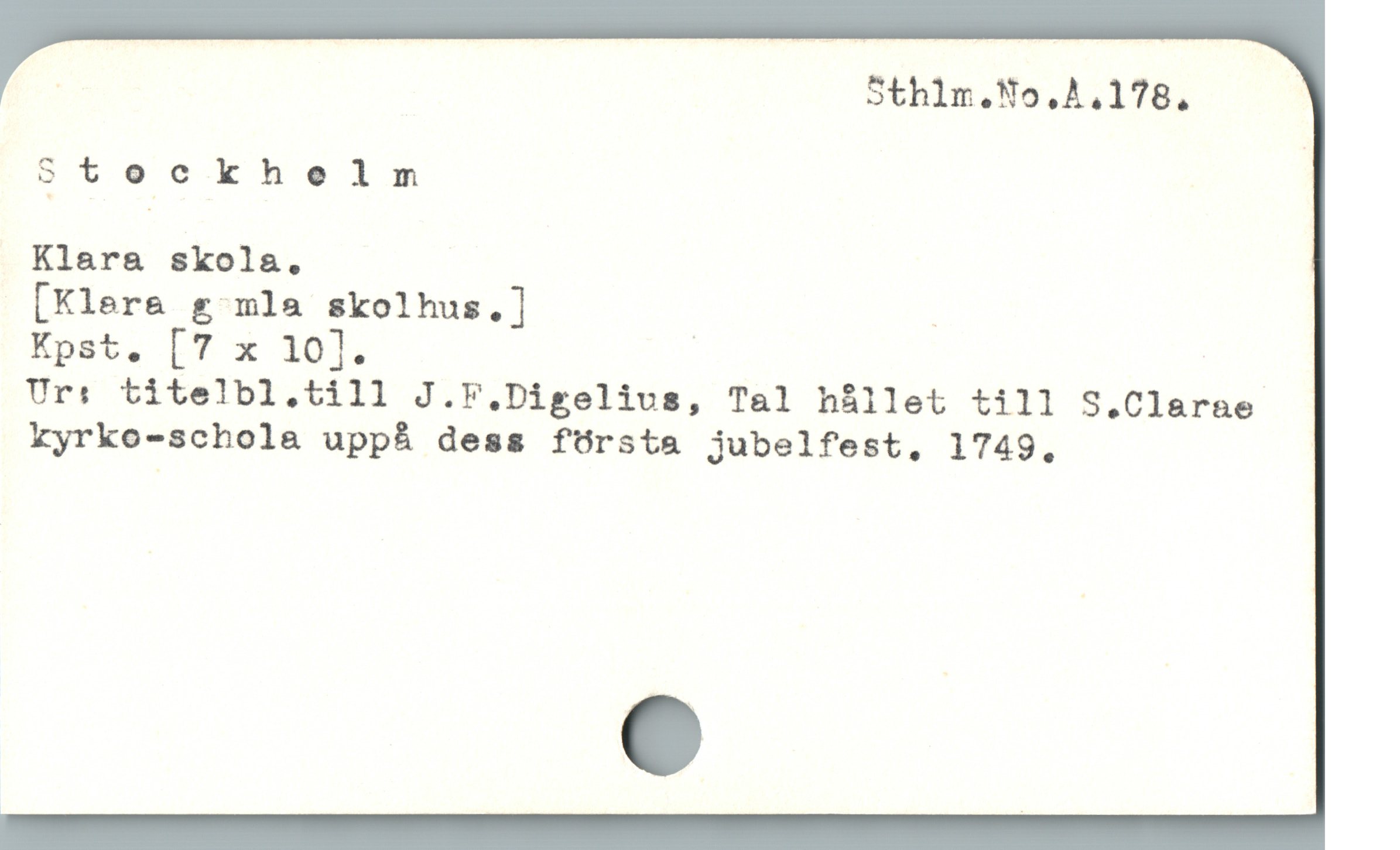  - Sthlm.No,A,178.
Stockhelmnm
Klara skola.

[Klere g mla skolhus,] |
Kost, LT x 101 |
Ur: titelbl.till J.F.Digelivs, Tal hållet till S.Clarae
kyrko-schola upp& dess första jubelfest, 1749.
