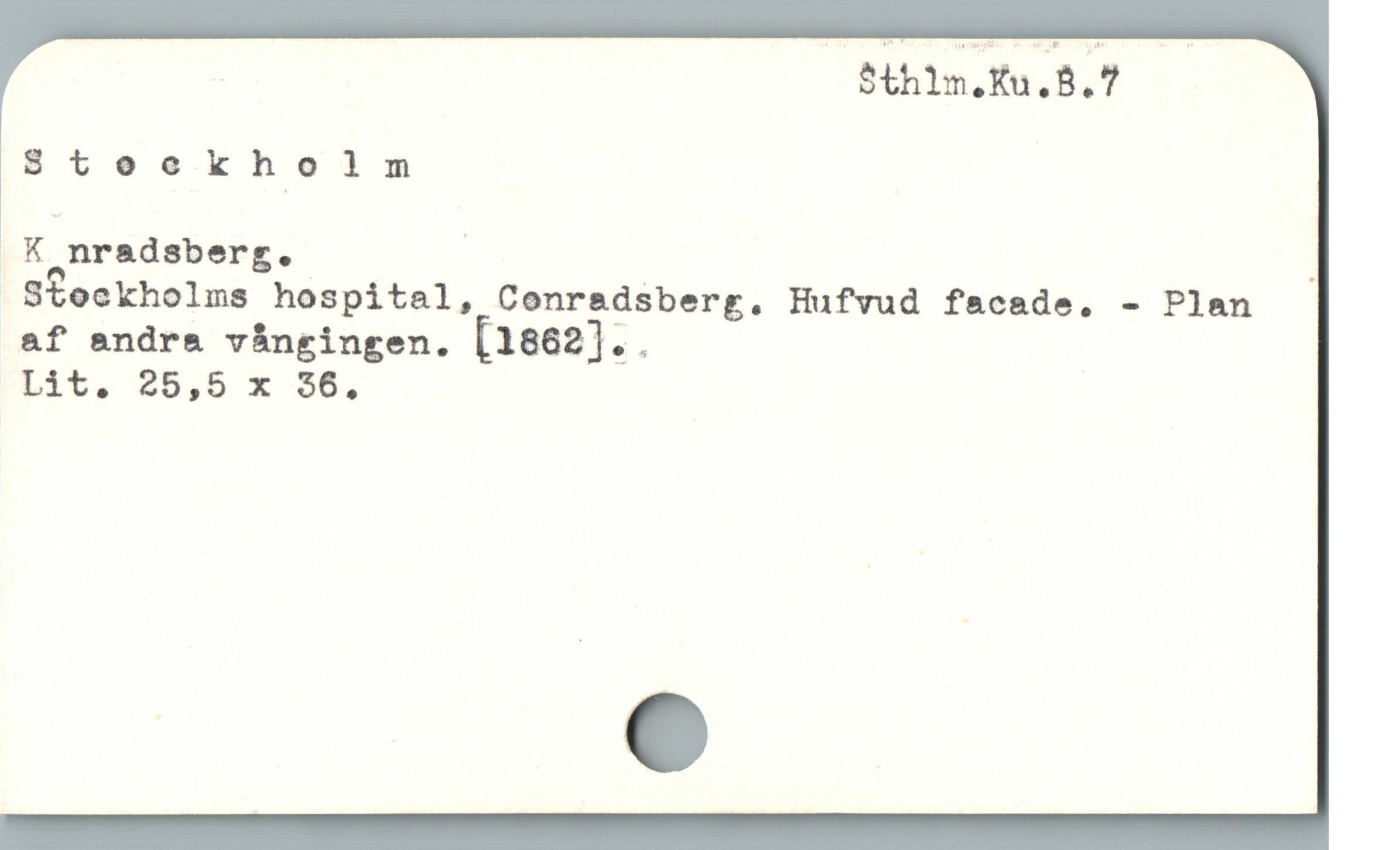  | Sthilm.Ku.B.?7
Stoekholm
Kknradsberg.. | ;
Sfockholms hospital, Conr&dsberg. Hufvud facade. - Plan
af andr& vángingen. [1862],,
Lit. 25,5 x 36,.
