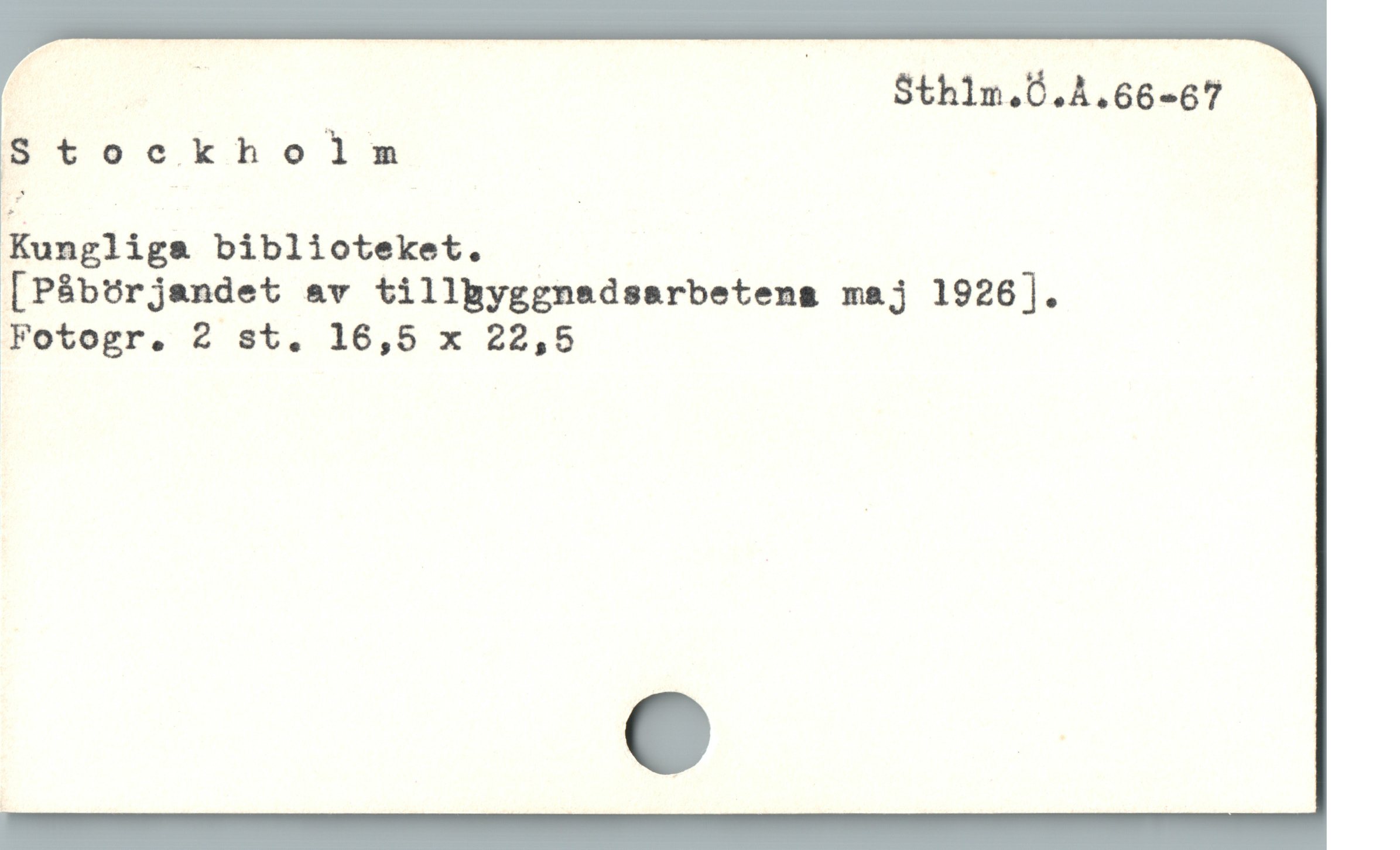  Stockholm

Kungliga biblioteket.

[Påbörjandet av tillbyggnadsarbetens maj 1926].
Fotogr. 2 st. 16,5 x 22,5
