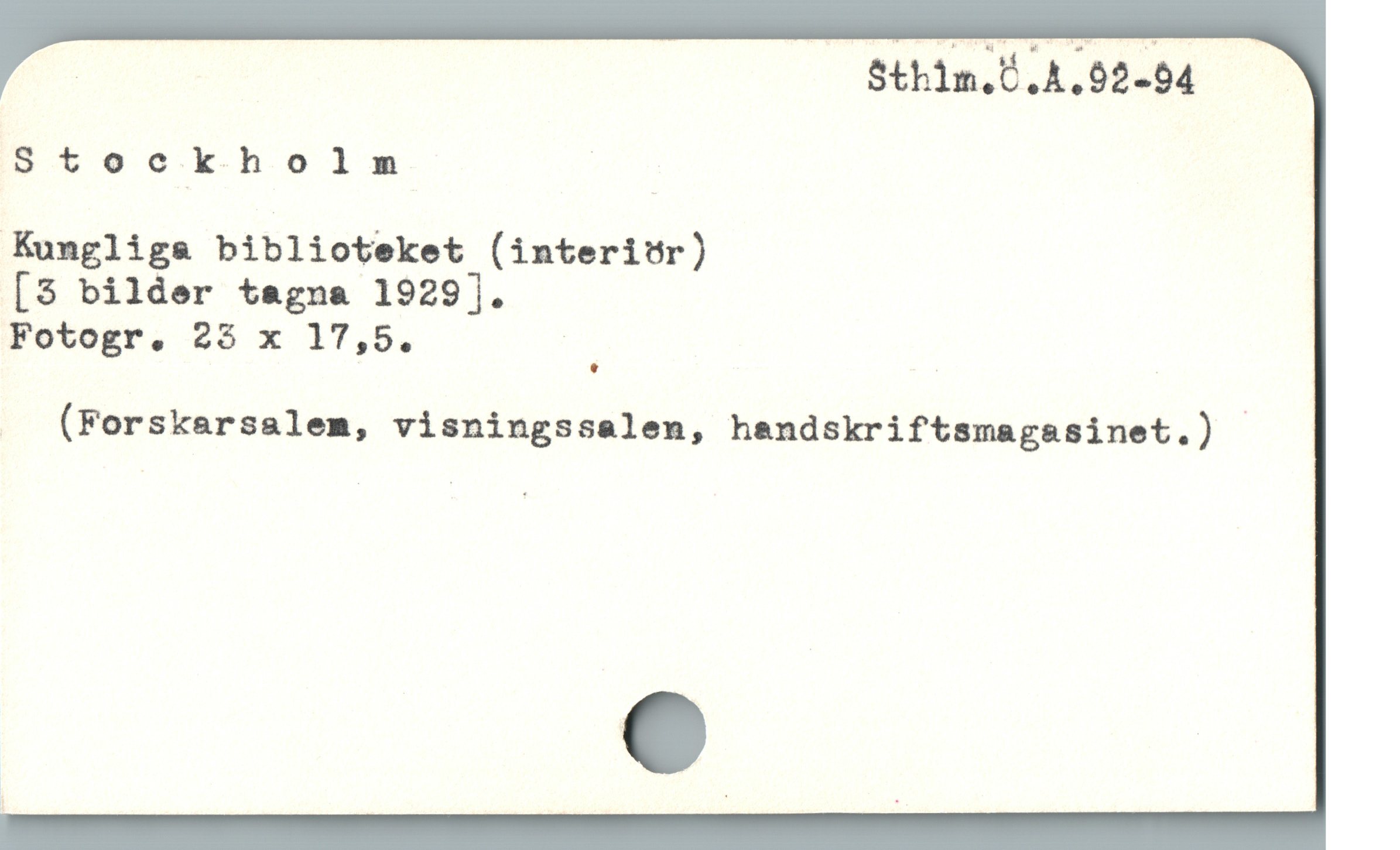  . Sthim.Ö.A.92-94
Stockholm |
Kungliga biblioteket (interiör)
[3 bilder tagna 1929].
Fotogr. 25 x 17,5. |
. (Forskarsalem, visningssalen, handskriftsmagasinet.)
