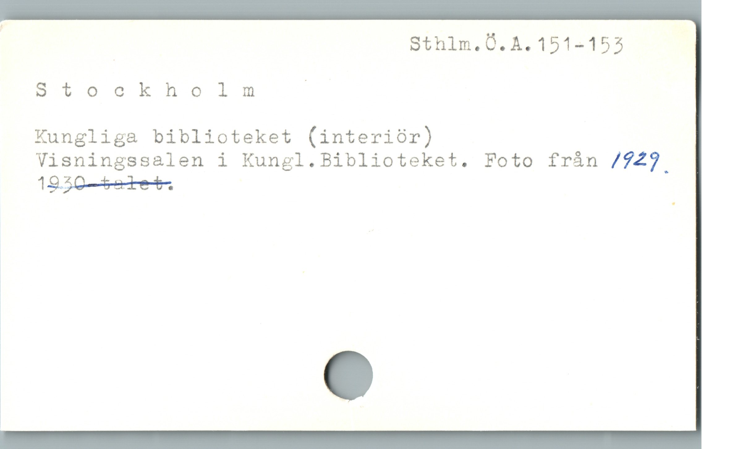  | Sthlm.0.A.151-155
Stockholmnm /
Xungliga biblioteket (interiór)
Visningssalen i Kungl.Biblioteket. Foto från /?22
19.50 —52
1
