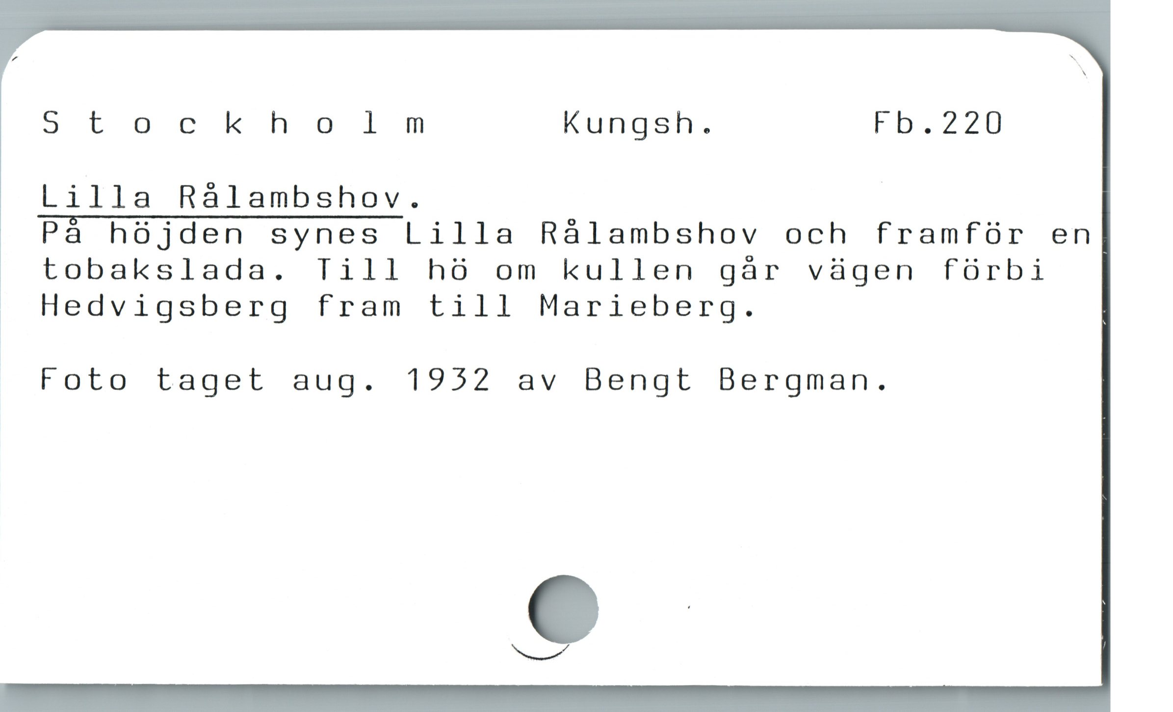  S t o c k h o l m Kungsh. Fb.220
Lilla Rálambshov.
På hójden synes Lilla Rálambshov och framfür en
tobakslada. Till hó om kullen gár vügen fórbi
* Hedvigsberg fram till Marieberg.
— Foto taget aug. 1952 av Bengt Bergman.
xv!
