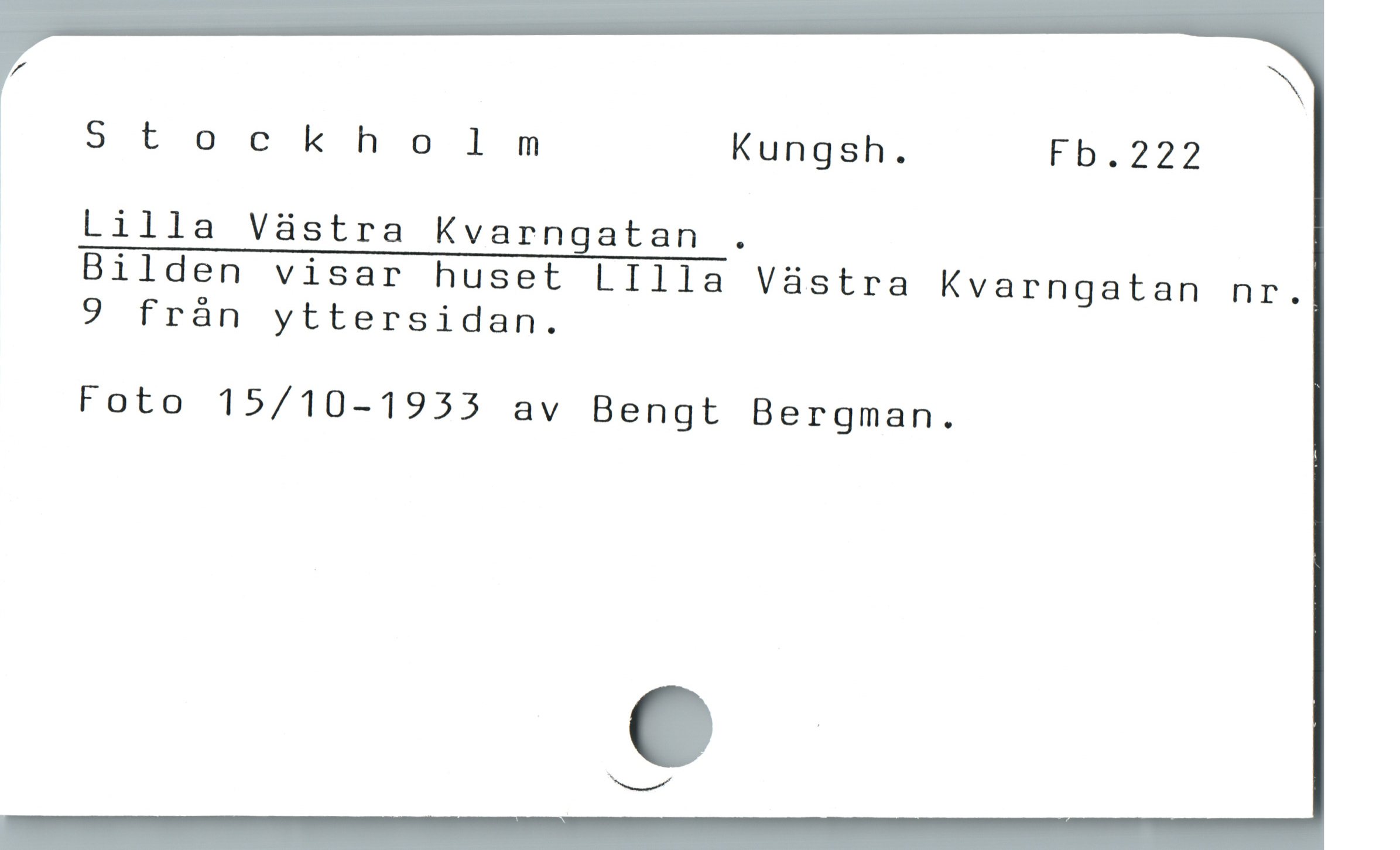  : N
; Stockholm Kungsh. Fb.222
Lilla Vàstra Kvarngatan .
Bilden visar huset LIlla Vàüstra Kvarngatan nr.
2 frán yttersidan.
Foto 15/10-1955 av Bengt Bergman.
ul
