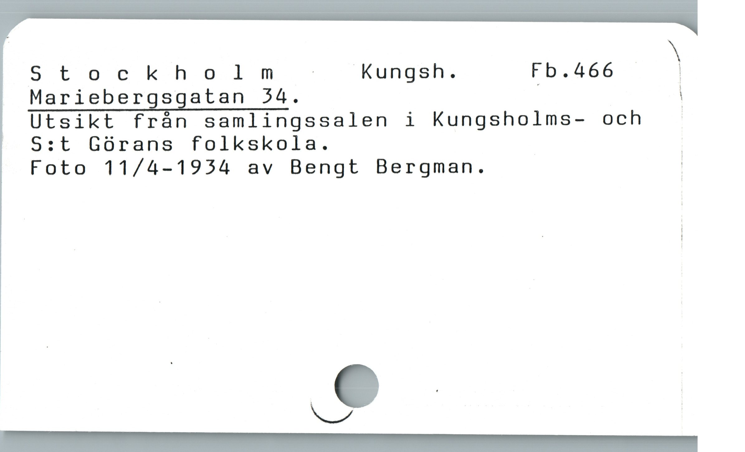  Stockholm - Kungsh. Fb.466 x
Mariebergsgatan 54. | |
Utsikt från samlingssalen i Kungsholms- och |
S:t Górans folkskola. |
Foto 11/4-1954 av Bengt Bergman. |
C :

M EEE
