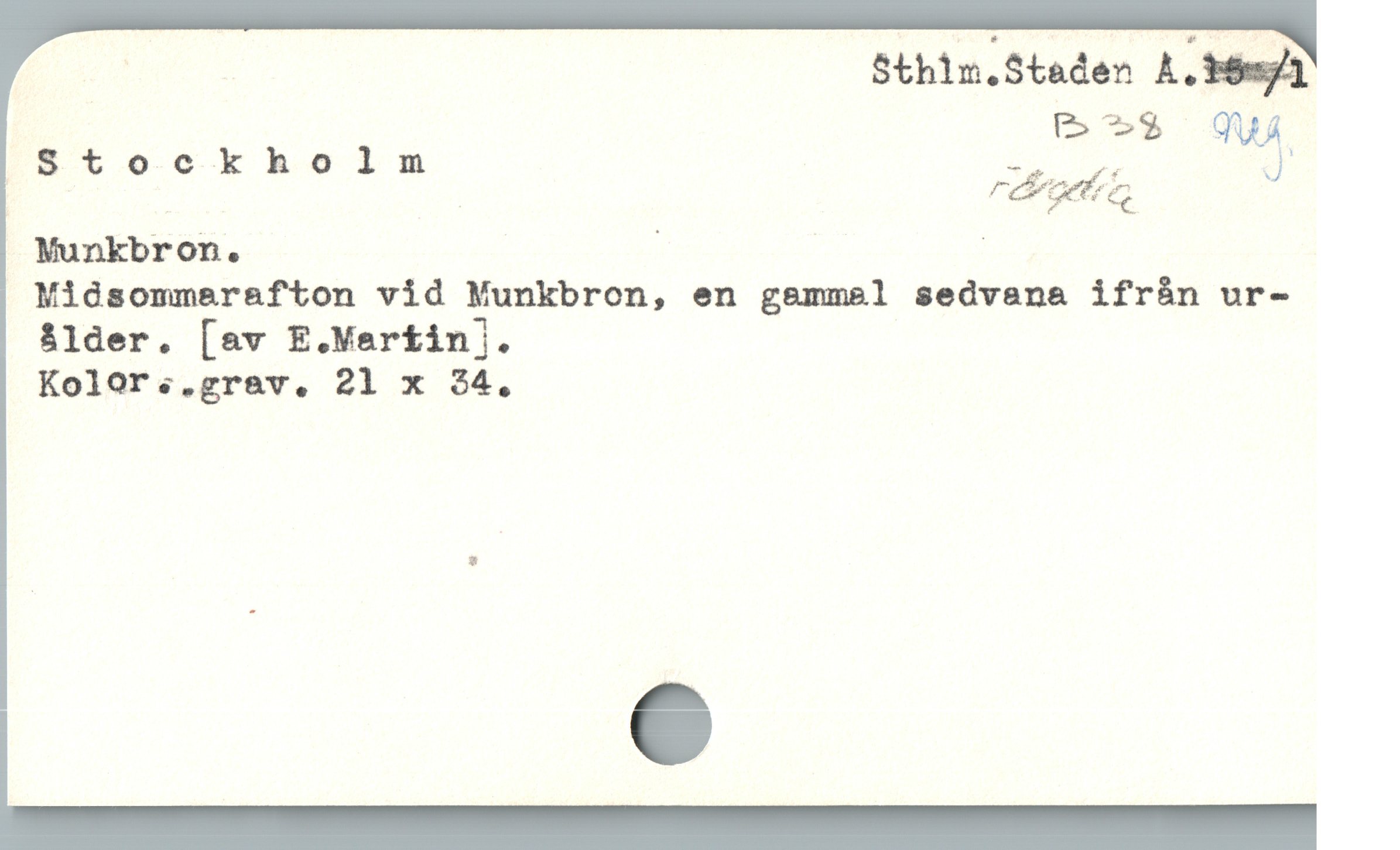  | Sthim.Staden A.*
t k hkes1 m
Munkbron. | |
Midsommarafton vid Munkbron, en gemmel sedvana ifrån ur-
å1der. [av E.Mar£inj|.
Kolor;.grav,. 21 x 34,
