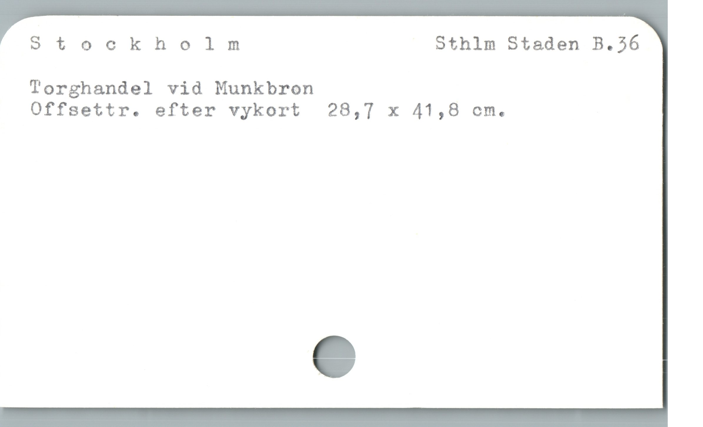  Stockholm Sthlm Staden B.56
Torghandel vid Munkbron
Offsettr. efter vykort  28,7 x 41,8 cm.
