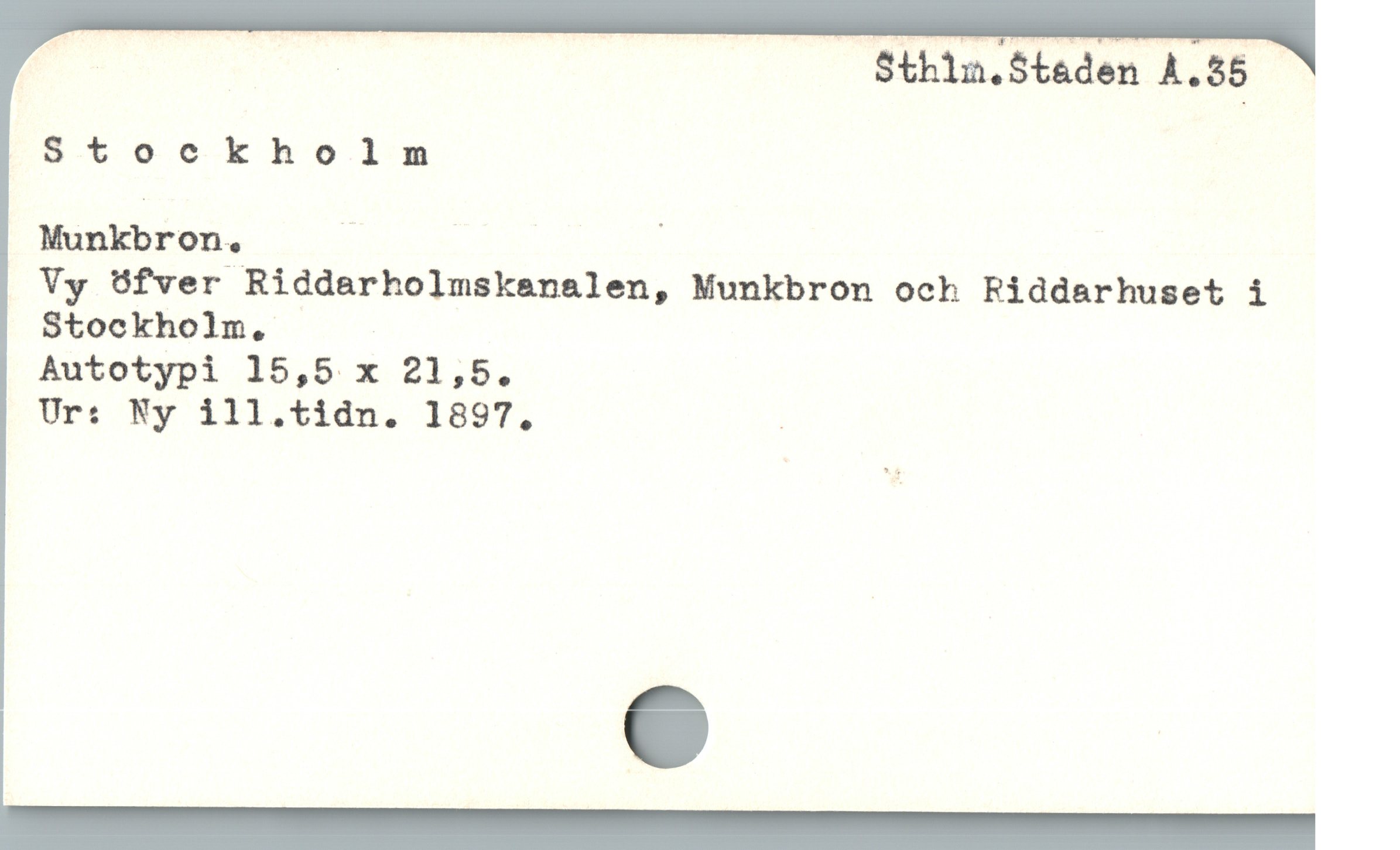  EPT T5 — Sthin.Staden A.86
Stockholn

Munkbron. x | i

Vy 8fver Riddarholmskanalen, Munkbron och Riddarhuset i
Stockholm.

Autotypi 15,5 x 21,5.

Ur: Ny ill.tidn. 1897. i
