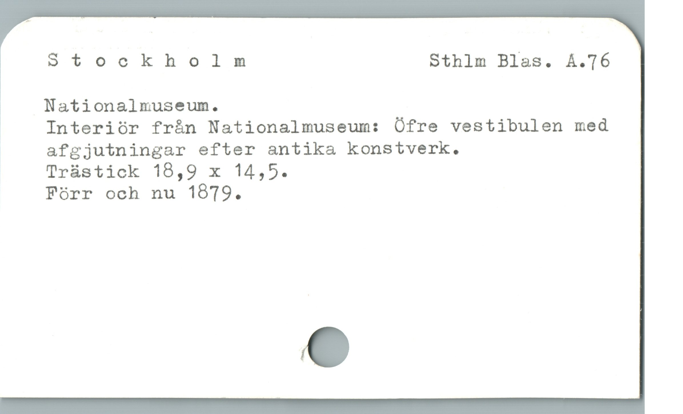  Stockholm Sthlm Blas. A.T16
Nationalmuseum.
Interiór frán Nationalmuseum: Ofre vestibulen med
j afgjutningar efter antika konstverk.
* Trästick 18,9 x 14,5.
Förr och nu 1879.
