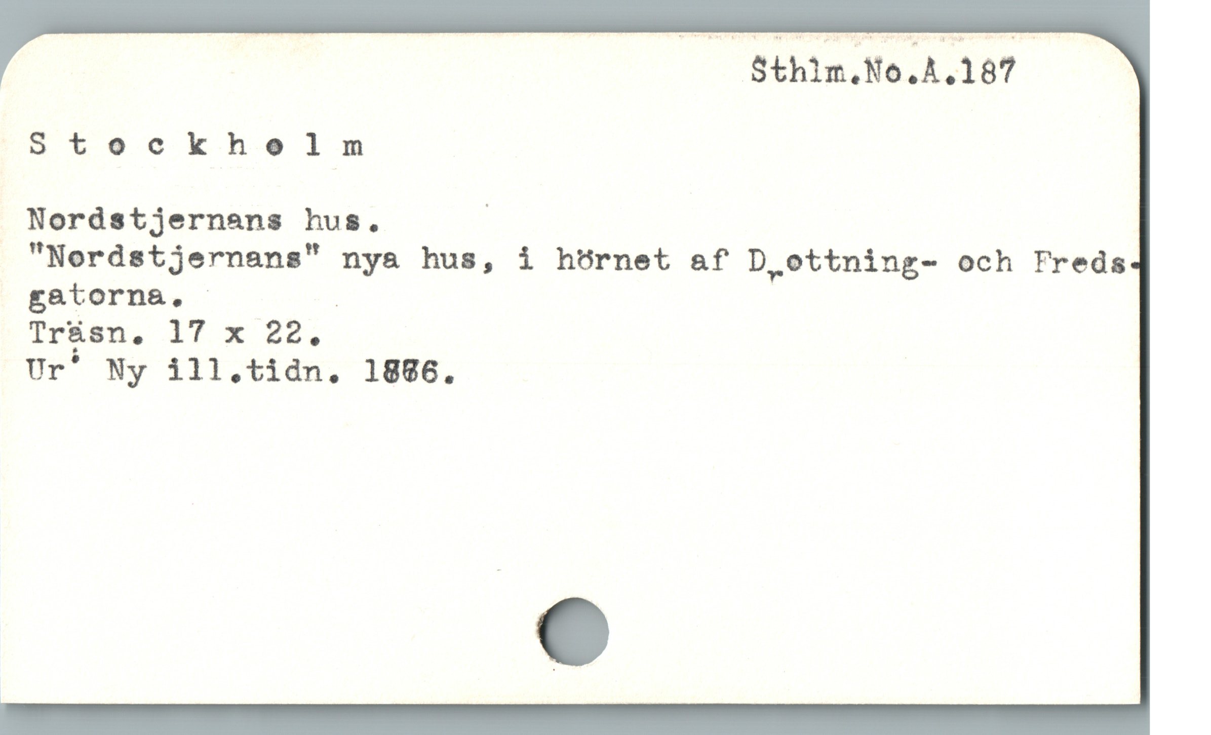  Sthim.No.Å.187
Stoeckhelnm
Nordstjernans hus. ;
"Nordstjernans" nya hus, i hörnet &f D ottning- och Freds
gatorna, ;
TrRam, IT x 22.,
Ur* Ny ill.tidn. 1886.
