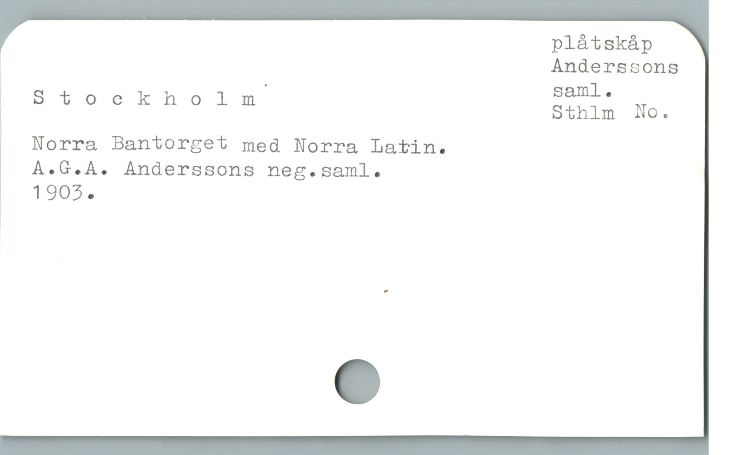  plåtskåp
Anderssons
; saml.
Stocknholm Sthim No.
Norra Bantorget med Norra Latin.
A.G.À. Anderssons neg.saml.
1903 .
