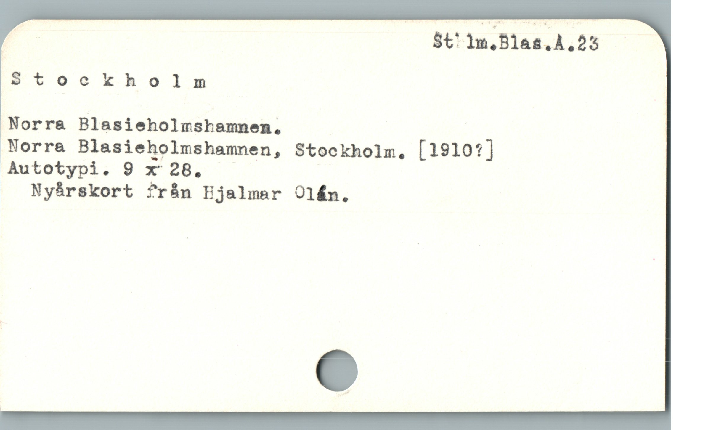  F- St lnBlas.À.25 ——
$t0o0cokho lm |
Norr& Blasieholmshamnen. |

Norr& Blasieholmshamnen, Stockholm, [1910:*]
.. Nyárskort från Ejalmar O1én.

