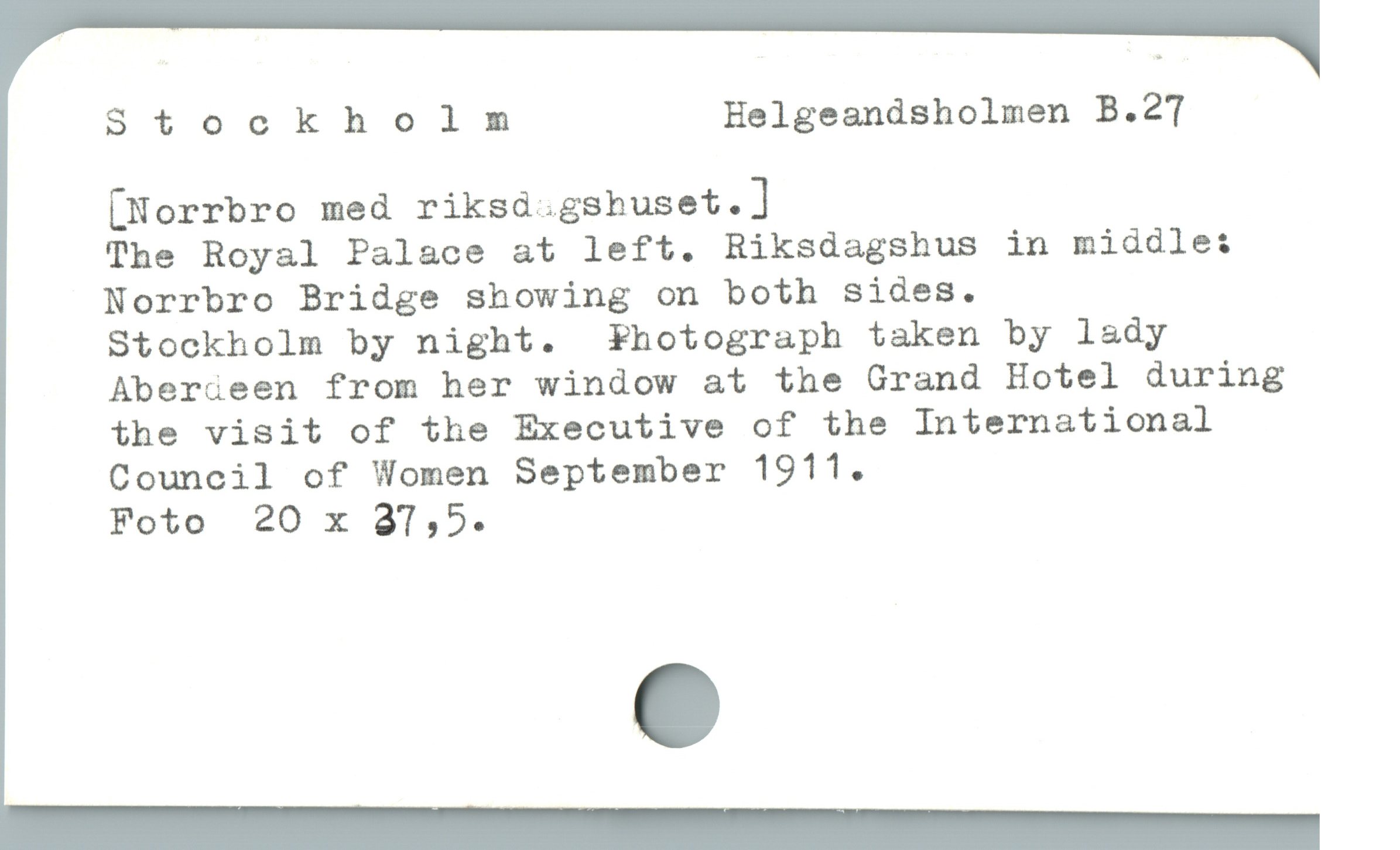  Stockholm Helgeandsholmen B.27
[(Norrbro med riksdggshuset.]

The Royal Palace at left. Riksdagshus in middle:i
Norrbro Bridge showing on both sides.

Stockholm by night.  Fhotograph taken by lady
Aberiüeen from her window at the Grand Hotel during
the visit of the Executive of the International
Council of Women September 1911.

Foto 20 x 21,5.
