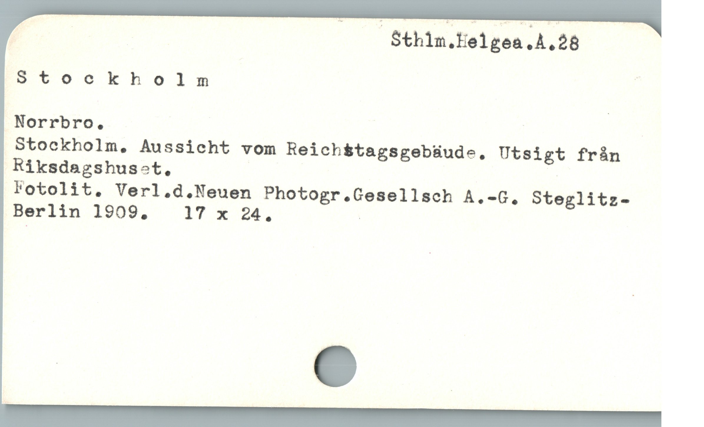  Sthim.Helgea.A.28
Stockholnmnm |
Norrbro.

Stockholm, Aussicht vom Reichétagsgebüude, Utsigt fràn
Riksdagshuset, |
Fotolit, Verl.d.Neuen Photogr.GCesellsch A.-G, Steglitz-
Deriin 1909, 17 X 24, |
