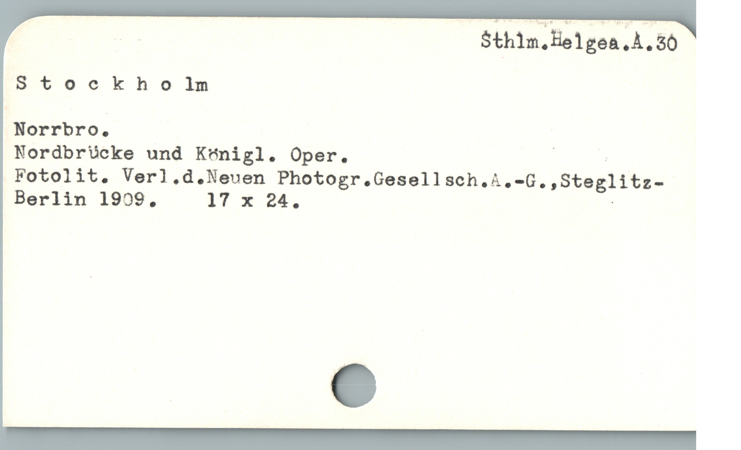  E. S$thim.Helgea,A. 30 —
S t o c k h o 1m
Norrbro. |
Nordbrücke und KePnigl. Oper. |
Fotolit. Verl,d.Neuen Photogr.Gesellsch.i.-G.,Steglitz-
Berlin 1909. 17 x 24. j
