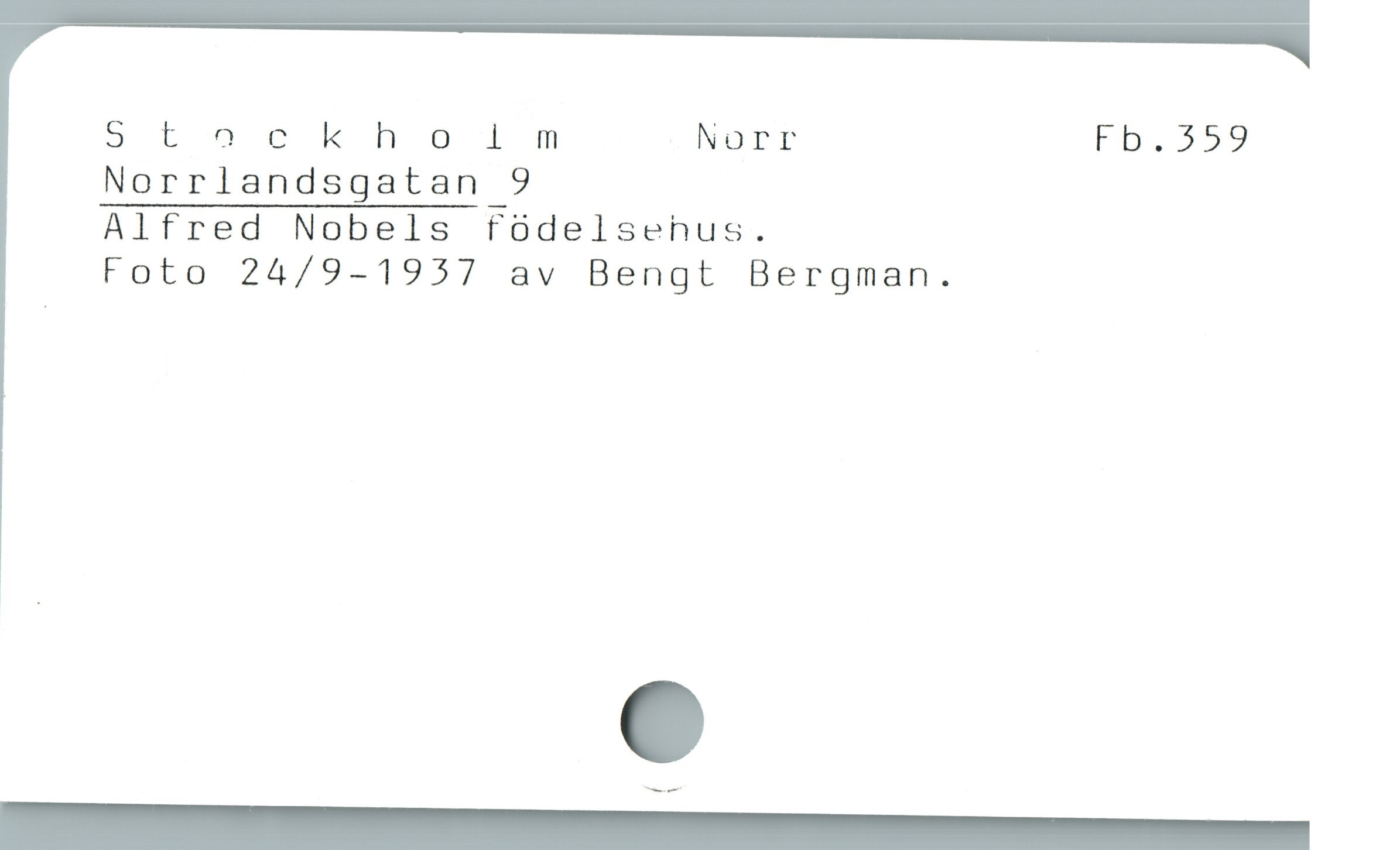  o t0 c k h & I m NOTPT Fb.559

Norrlandsgatan 9

Alfred Nobels füdelsehus.

Foto 24/9-1957 av Bengt Bergman.
————— ——

