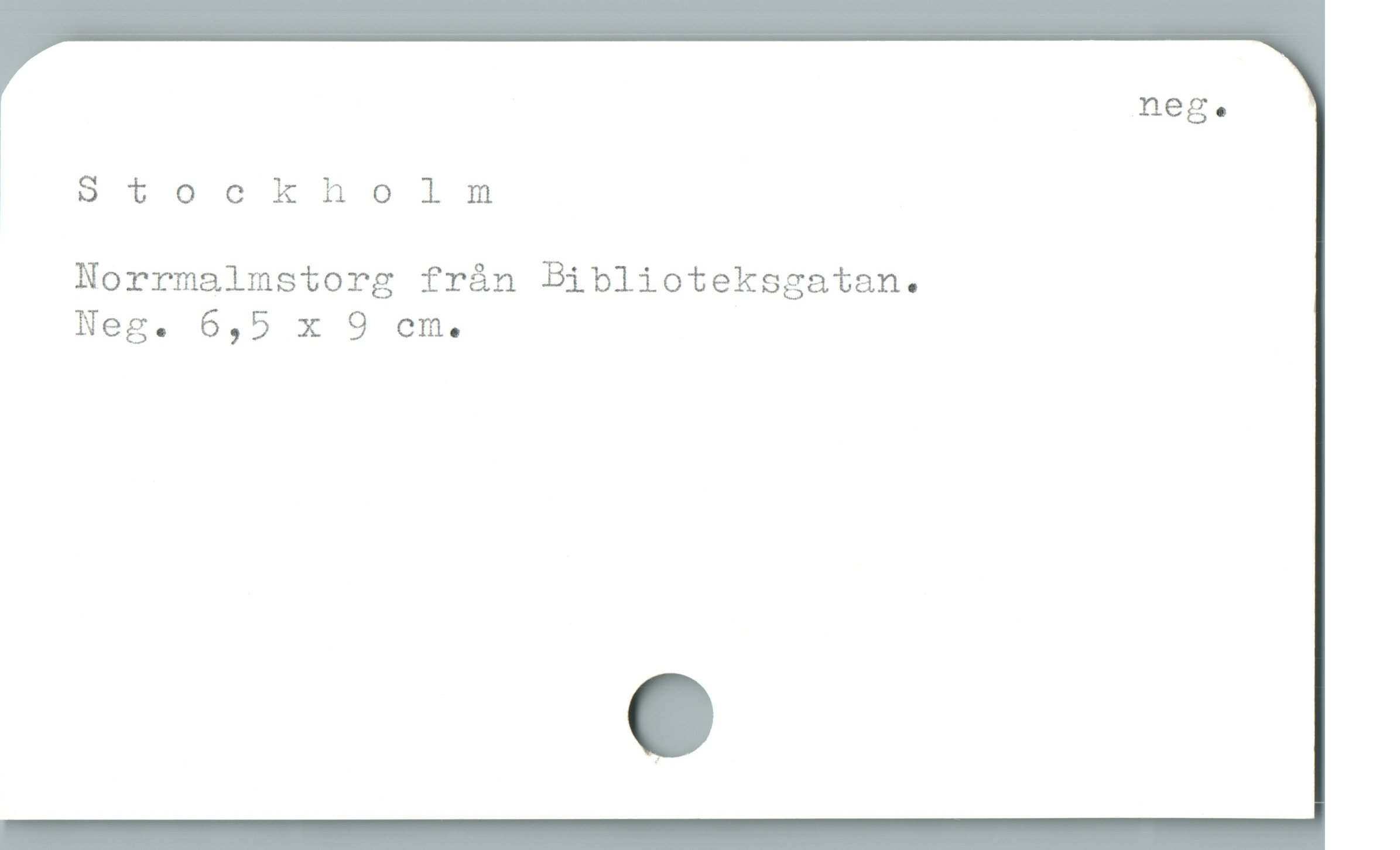  nege
!
| Stoockholm
Norrmalmstorg frán Biblioteksgatan.
Neg. 6,5 x 9 em.
