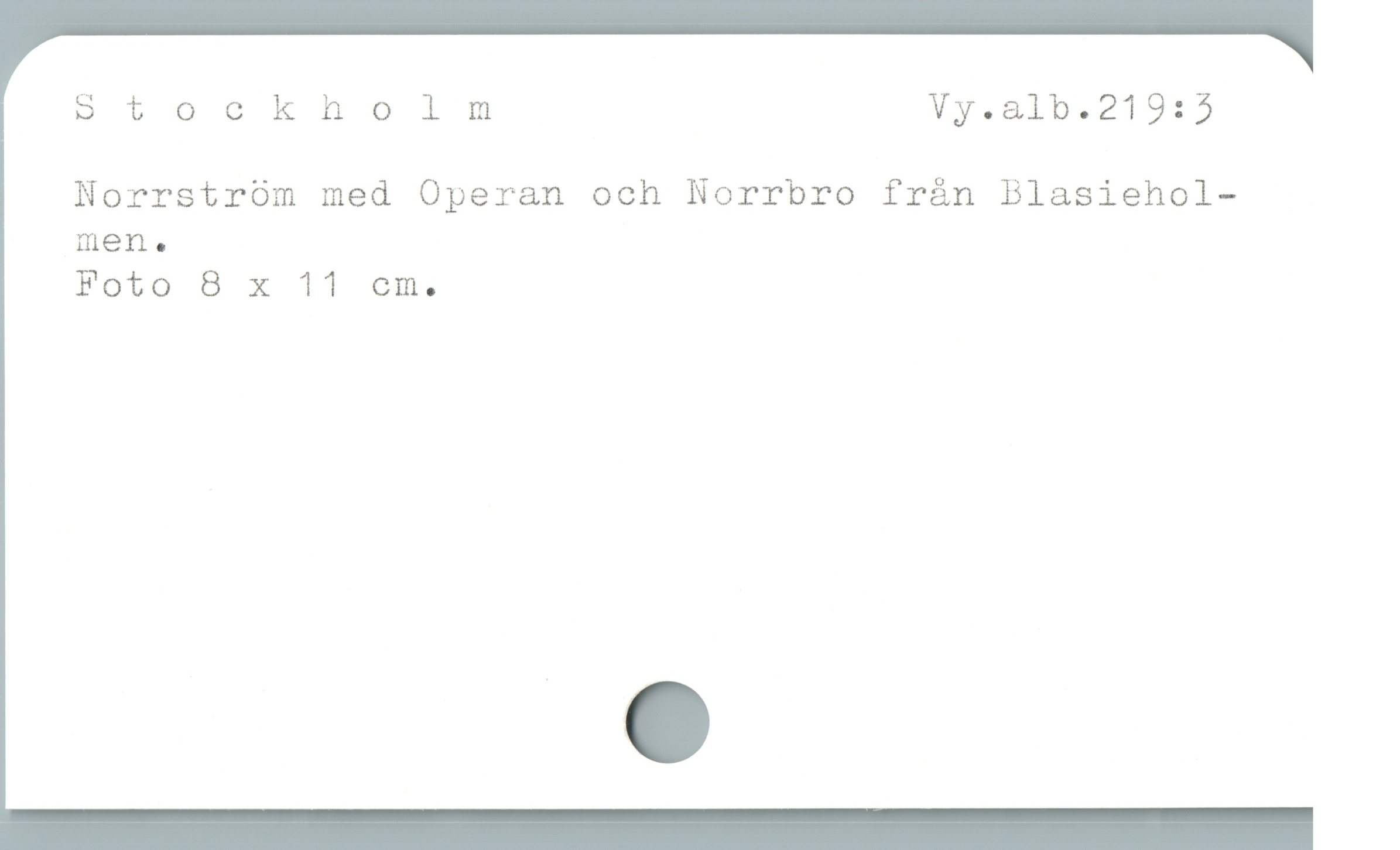  Stockholmnm Vy.alb.219:5
Norrstróm med Operan och Norrbro fràn Blasiehol-
men.

Foto 8 x 11 em
